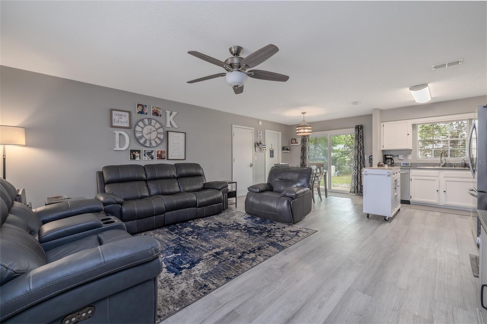 Listing photo id 4 for 340 Park Avenue