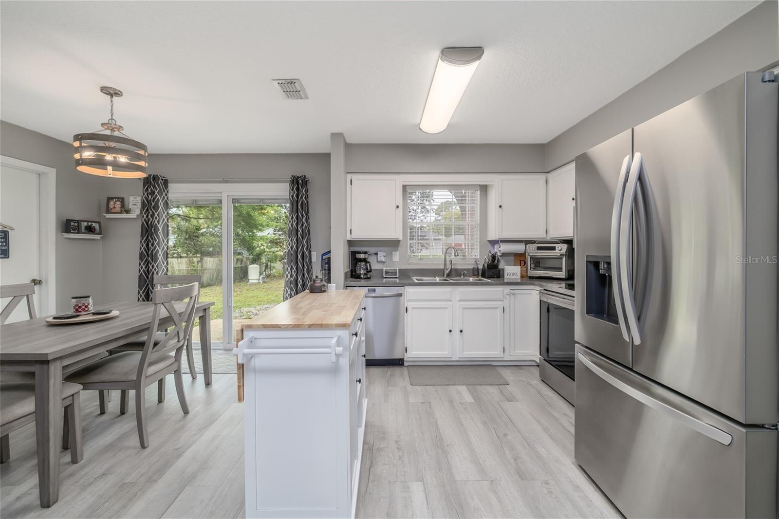 Listing photo id 5 for 340 Park Avenue