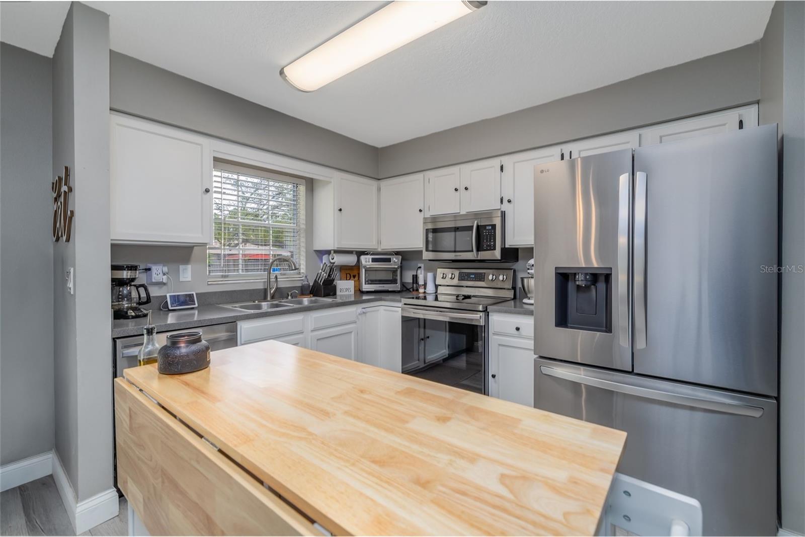 Listing photo id 6 for 340 Park Avenue