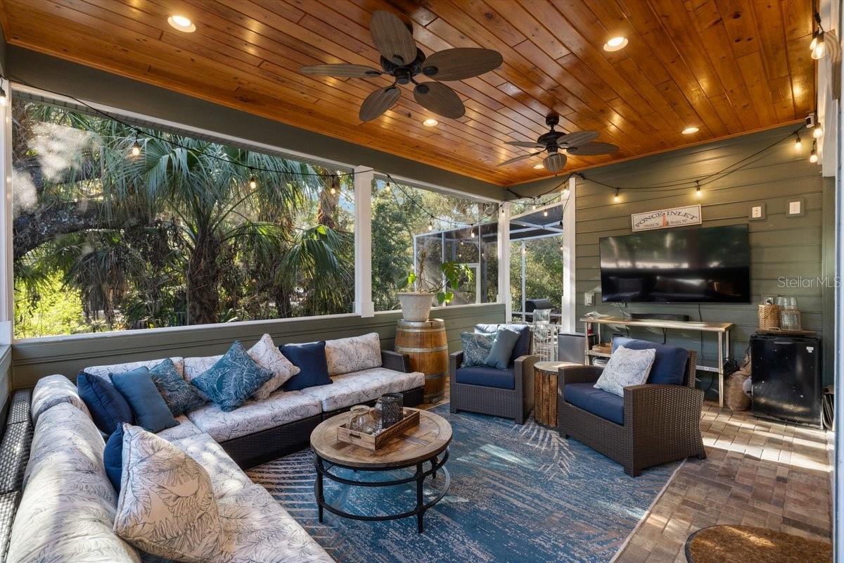 Image 18 of 64 For 122 Beach Street