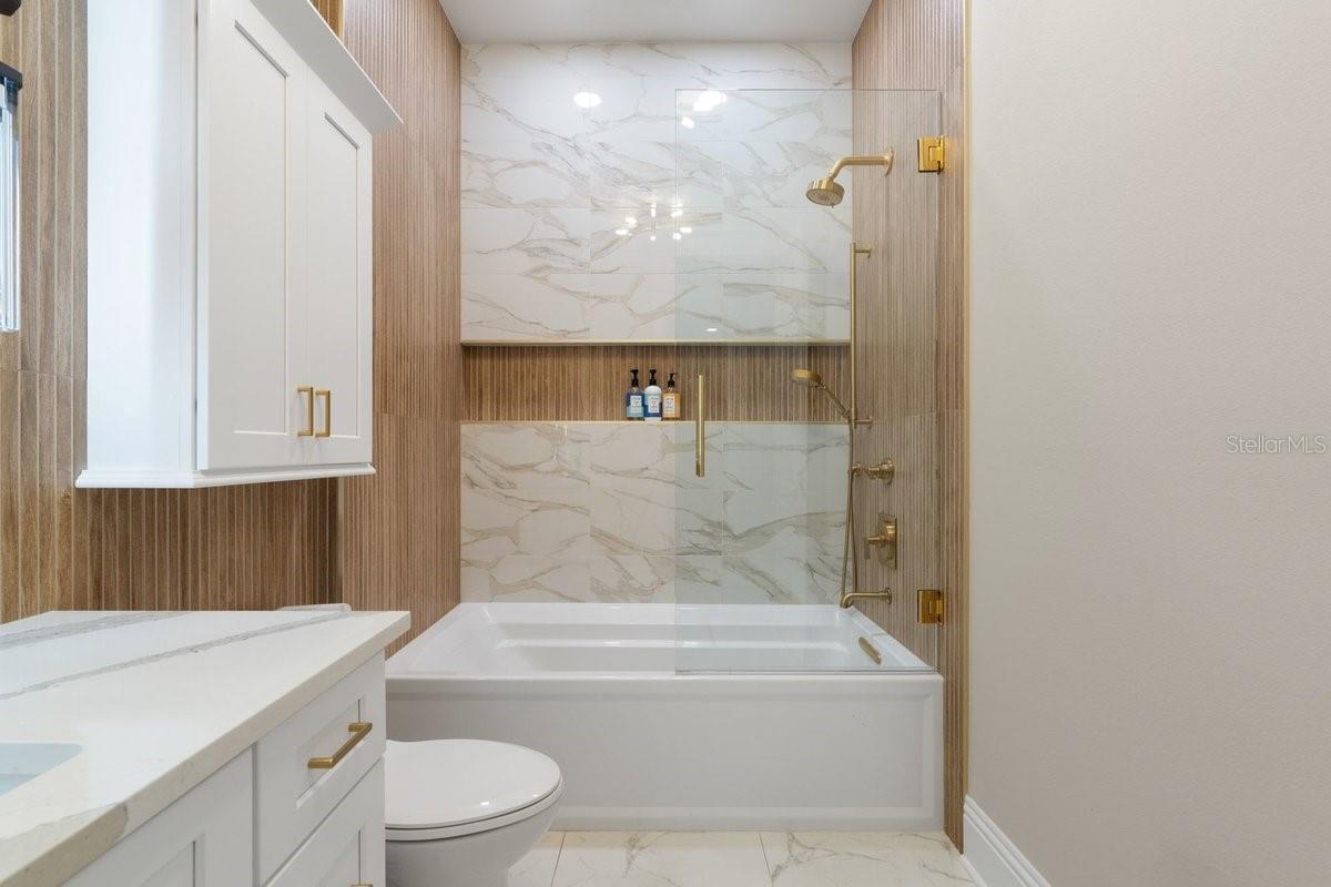 Image 32 of 64 For 122 Beach Street