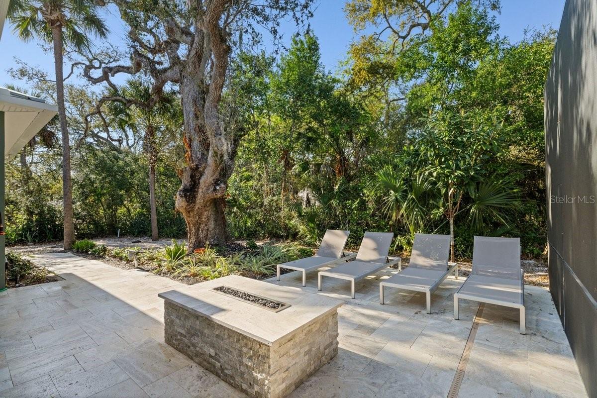 Image 41 of 64 For 122 Beach Street