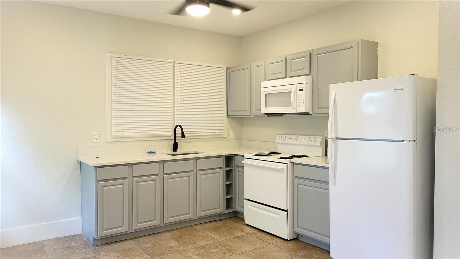 Image 5 of 11 For 137 Stone Street