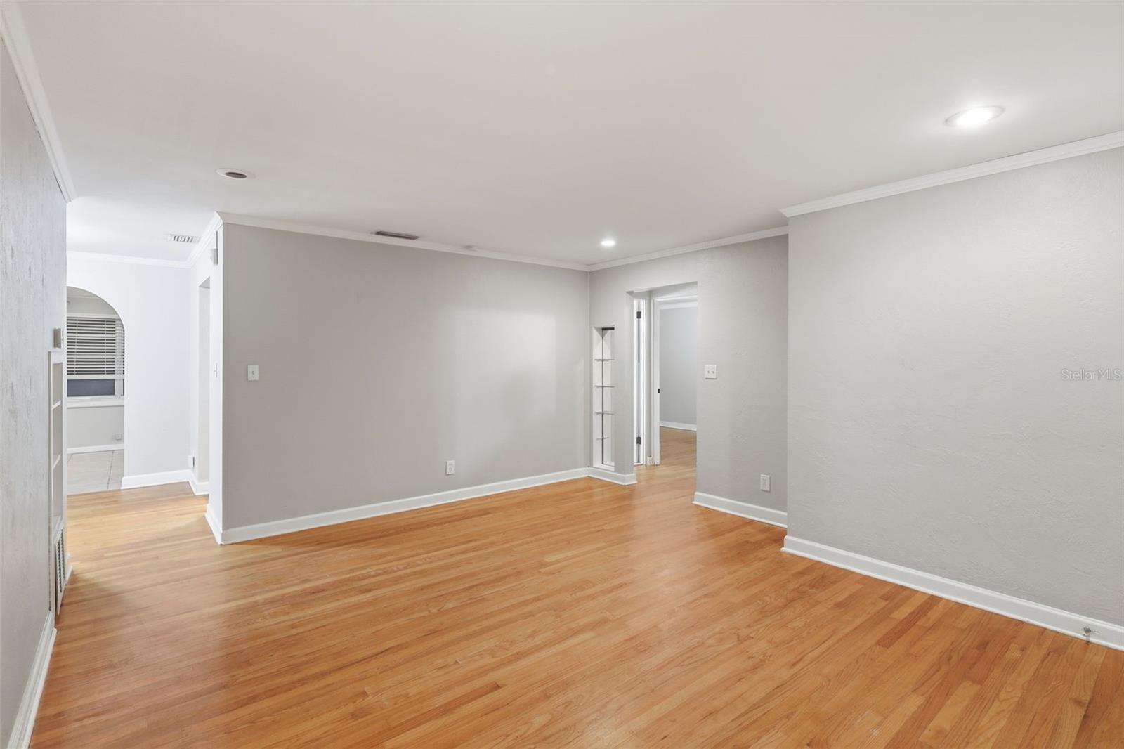 Image 8 of 34 For 274 Williams Avenue