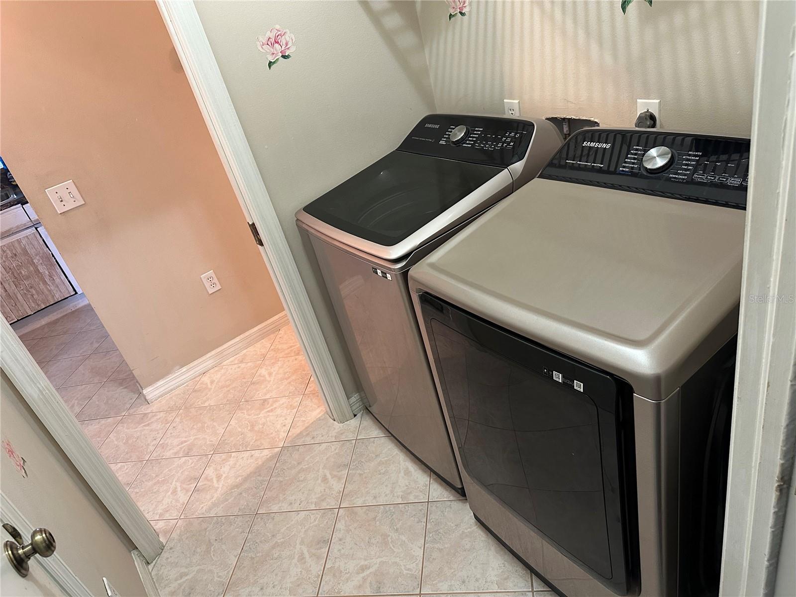 Image 4 of 19 For 125 Midvale Terrace