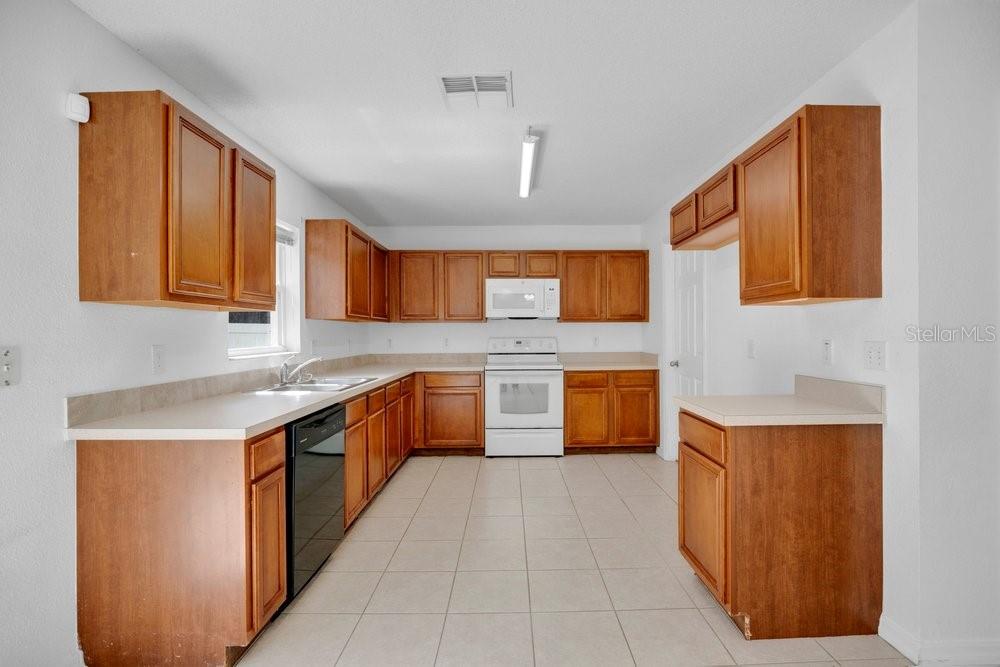 Image 3 of 17 For 161 Walnut Crest Run