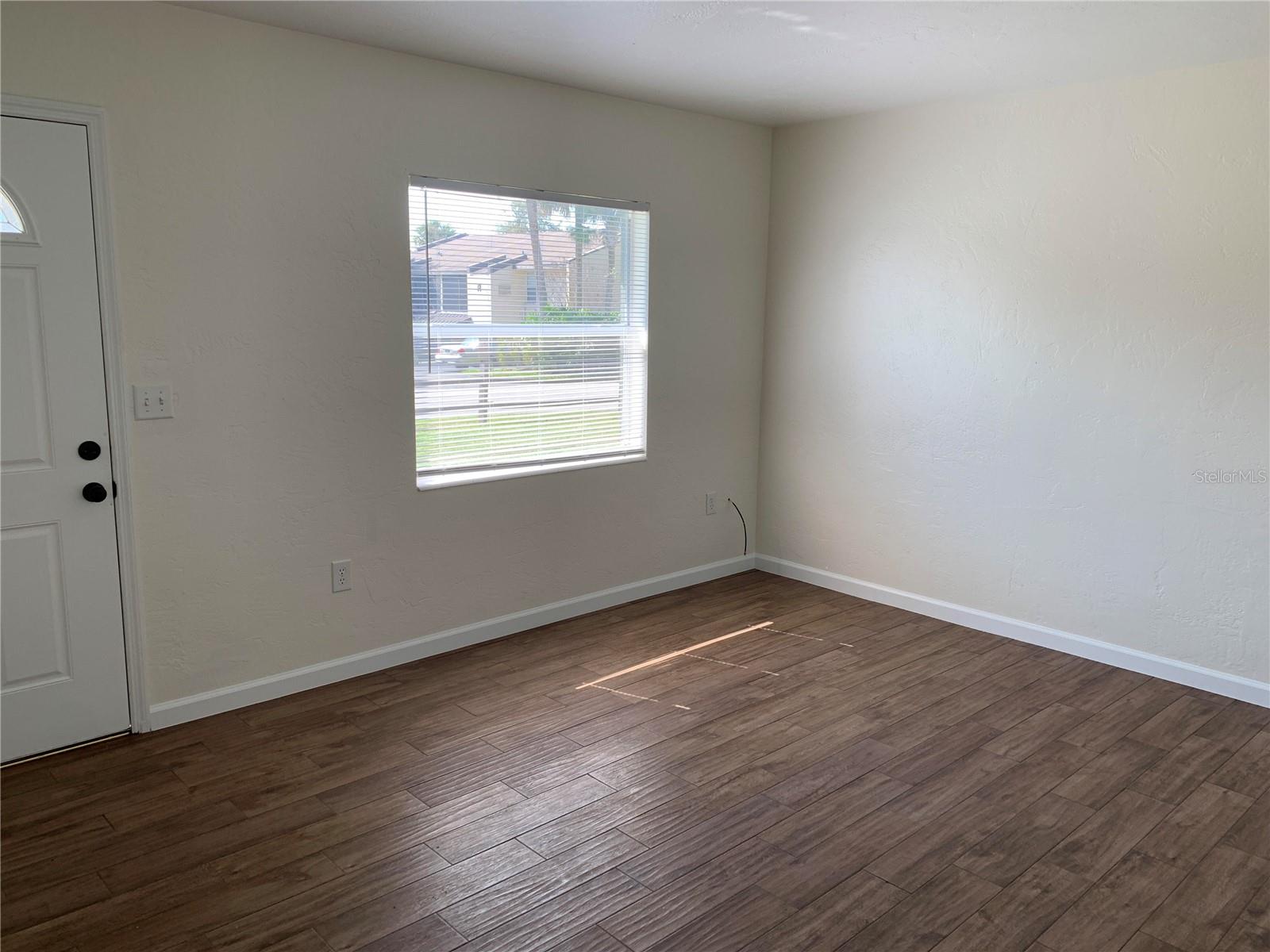 Image 4 of 14 For 127 Kentucky Avenue