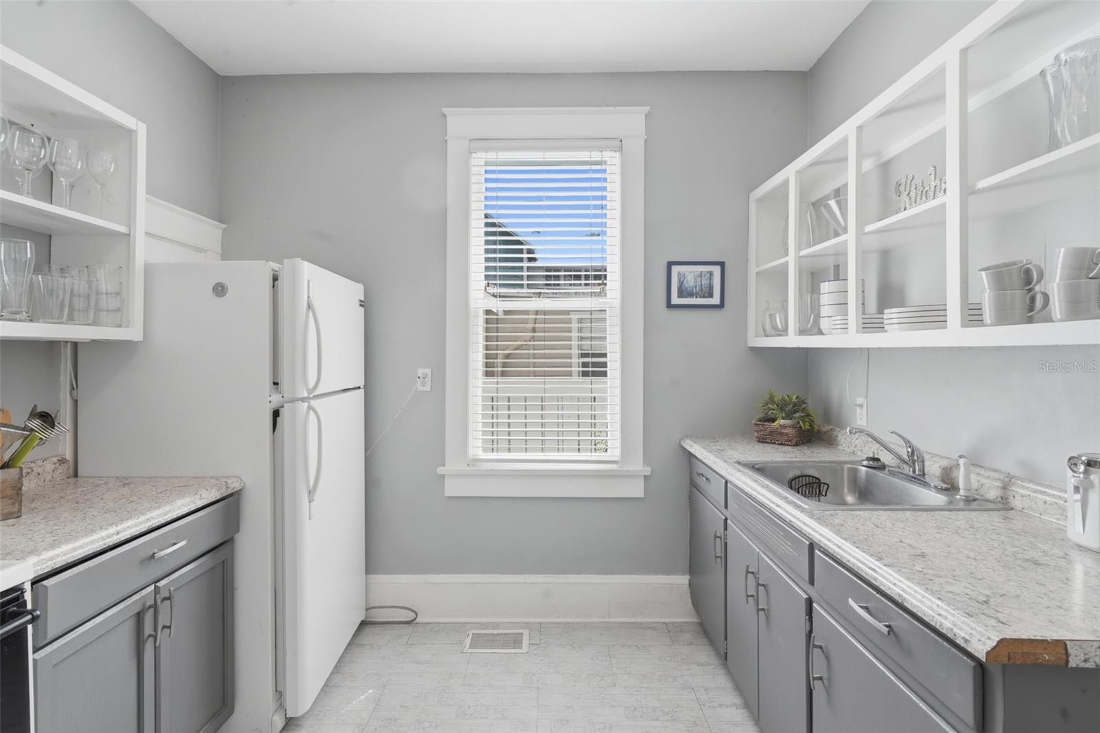 Image 12 of 44 For 318 Colonial Court