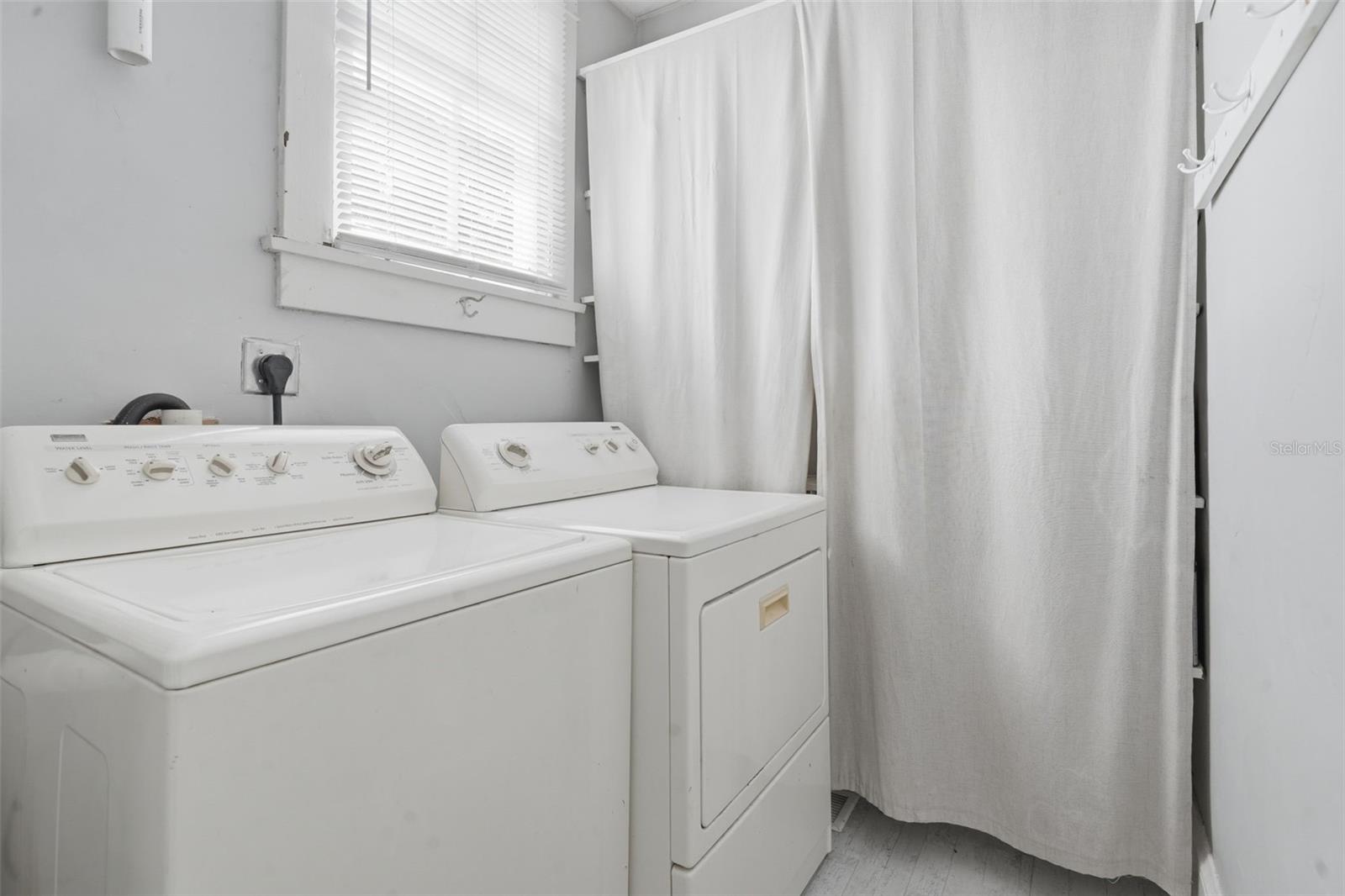 Image 13 of 44 For 318 Colonial Court