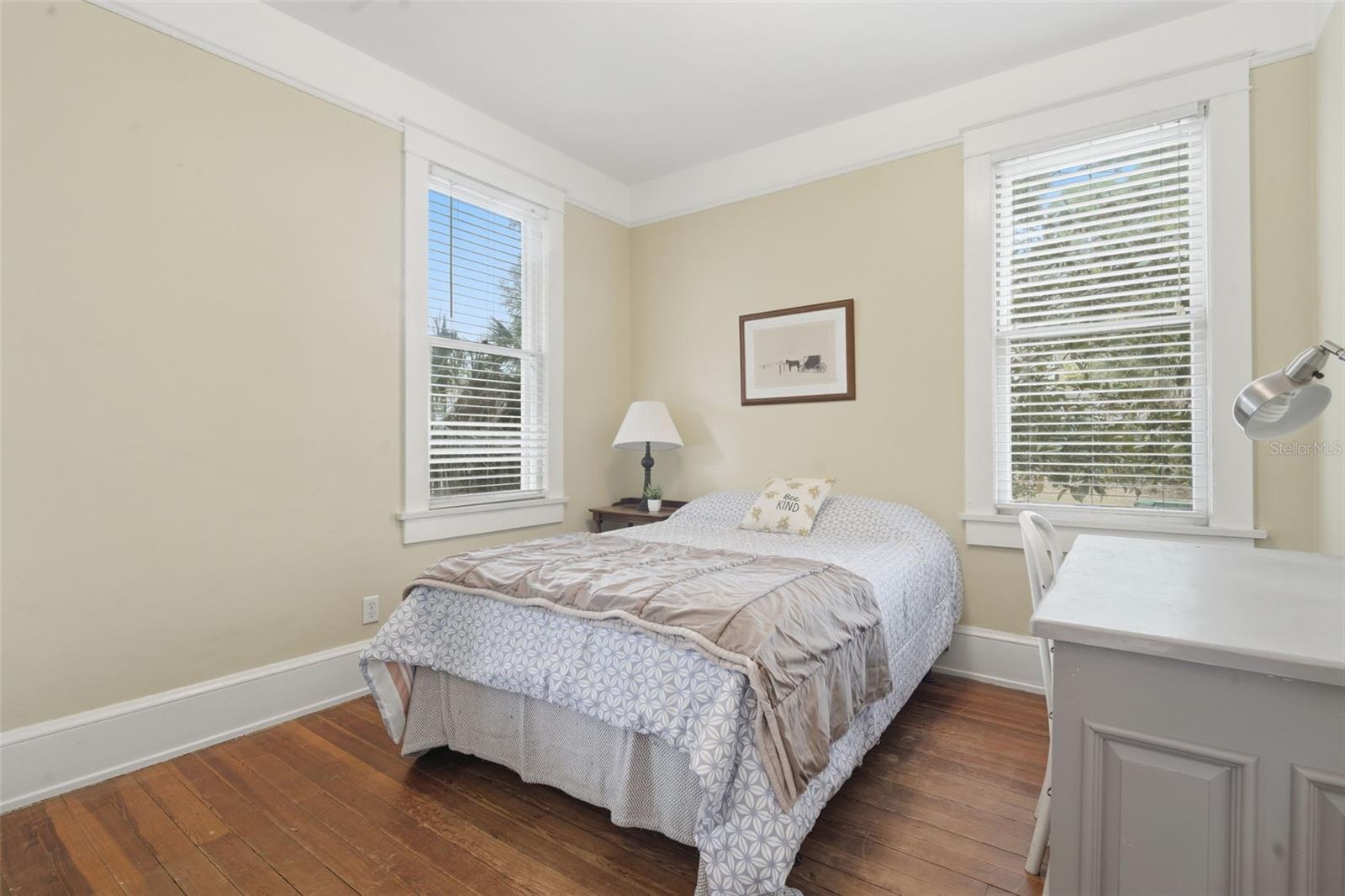 Image 14 of 44 For 318 Colonial Court