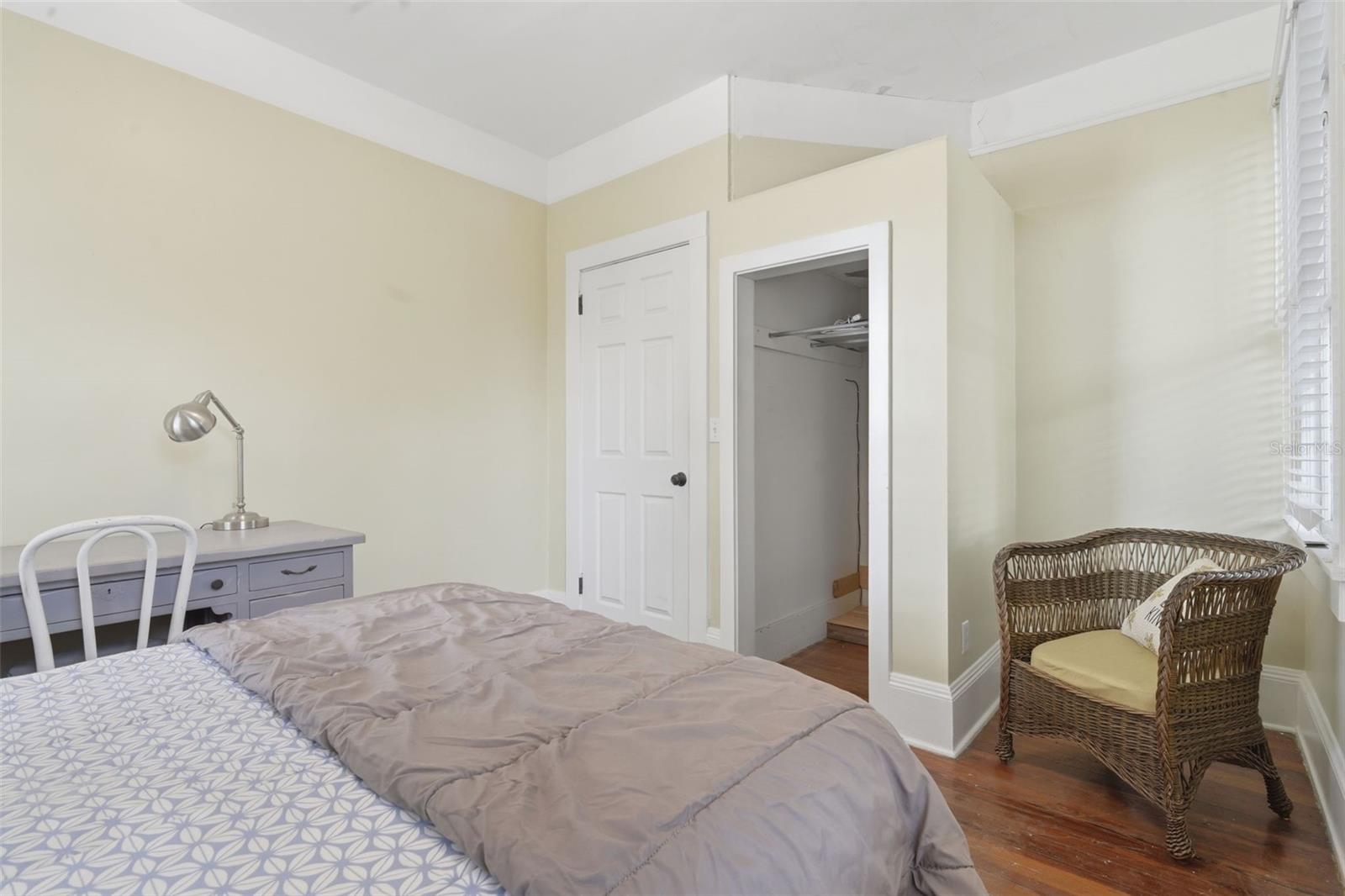 Image 15 of 44 For 318 Colonial Court