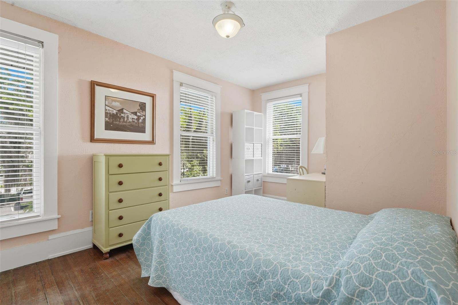 Image 18 of 44 For 318 Colonial Court