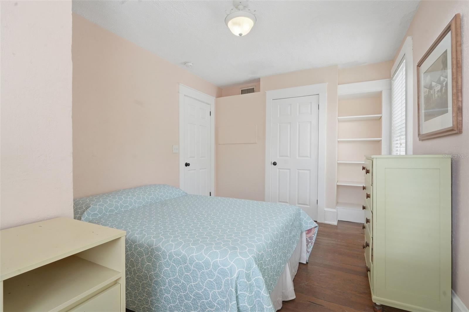 Image 19 of 44 For 318 Colonial Court