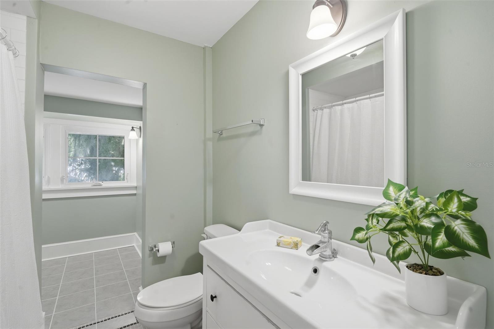 Image 22 of 44 For 318 Colonial Court