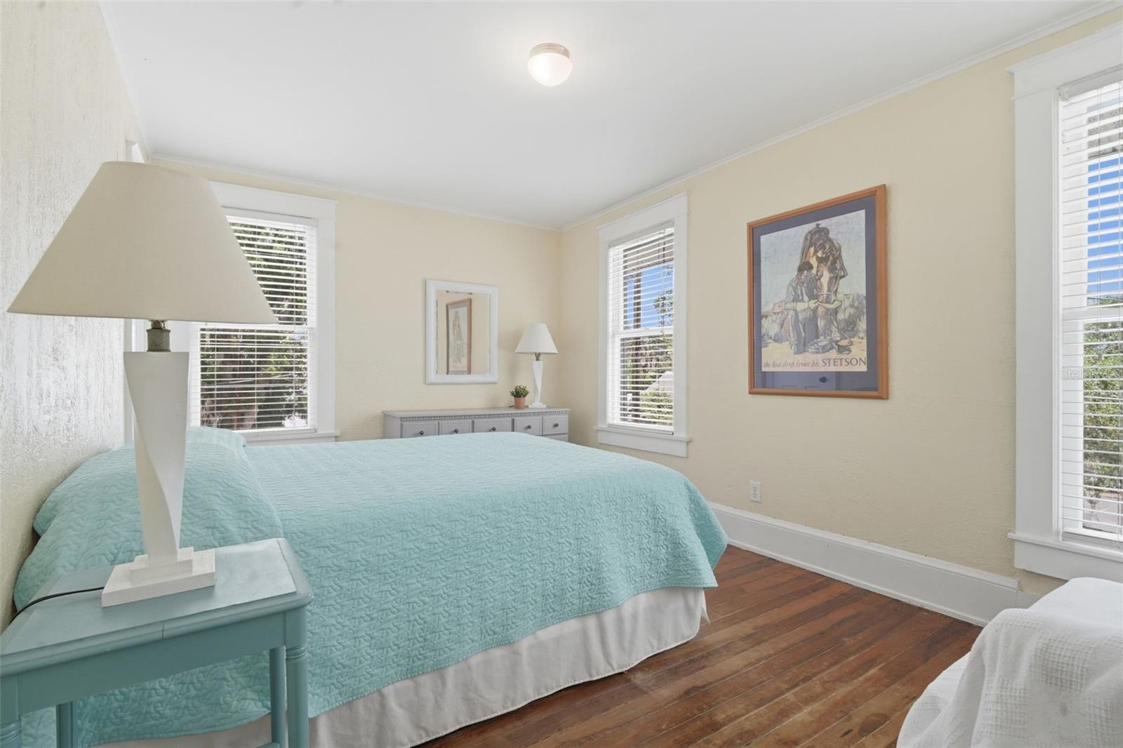 Image 24 of 44 For 318 Colonial Court