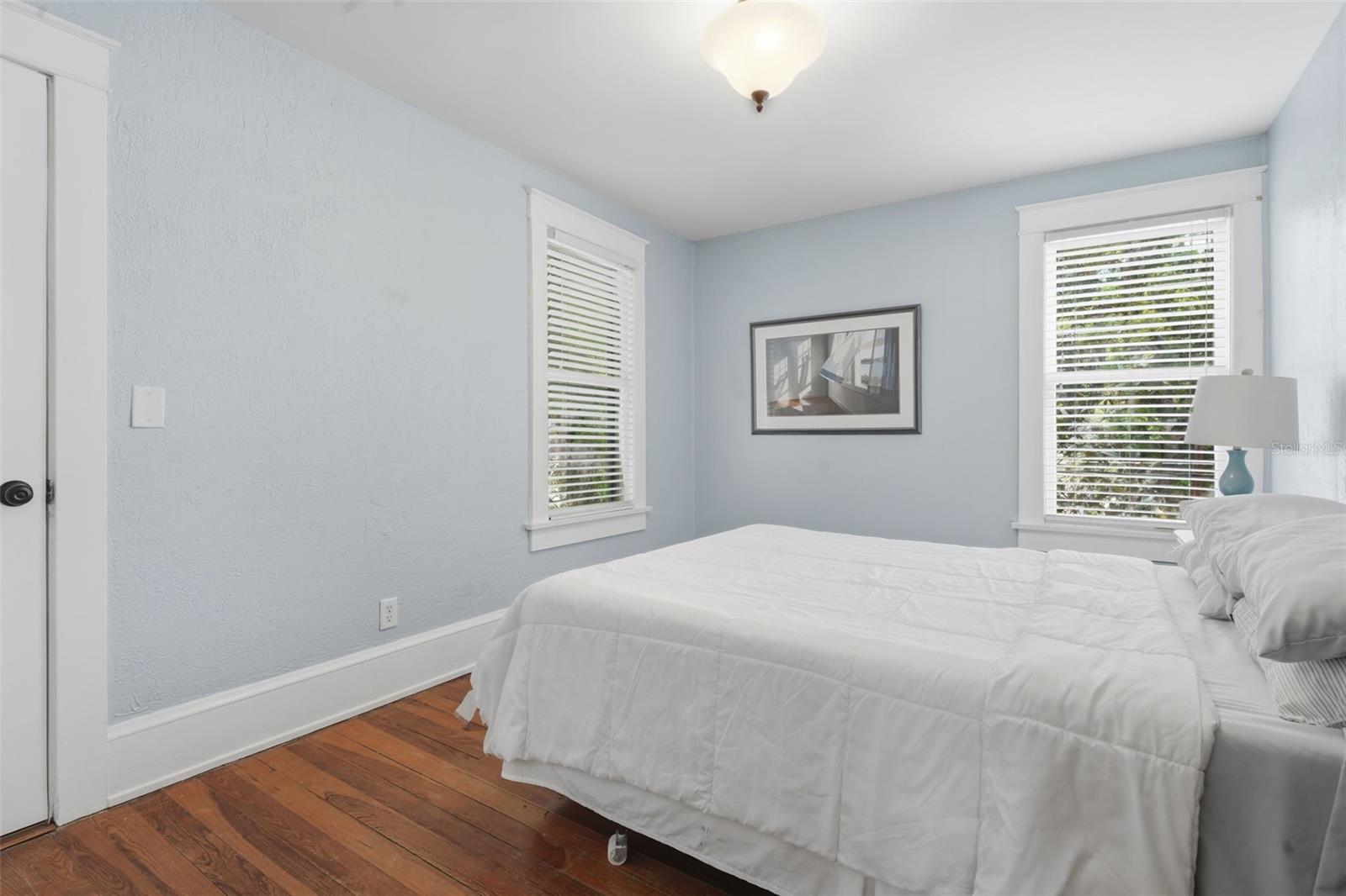 Image 26 of 44 For 318 Colonial Court