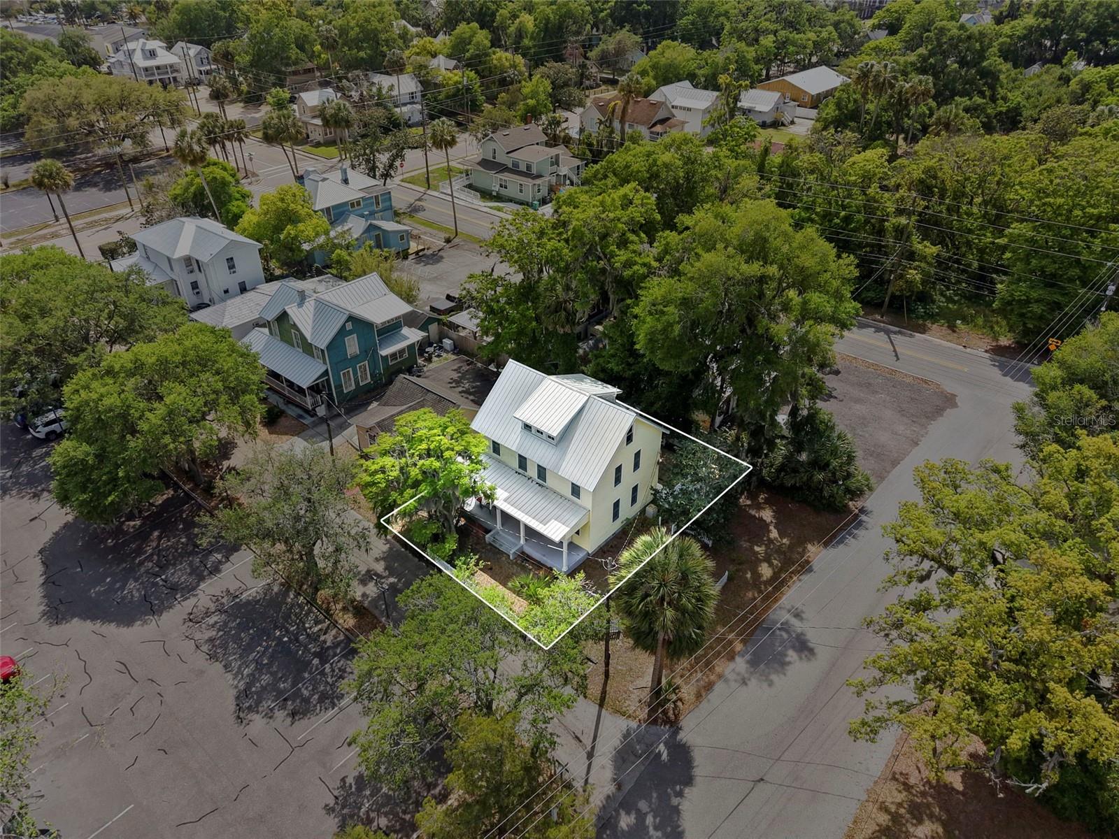 Image 38 of 44 For 318 Colonial Court