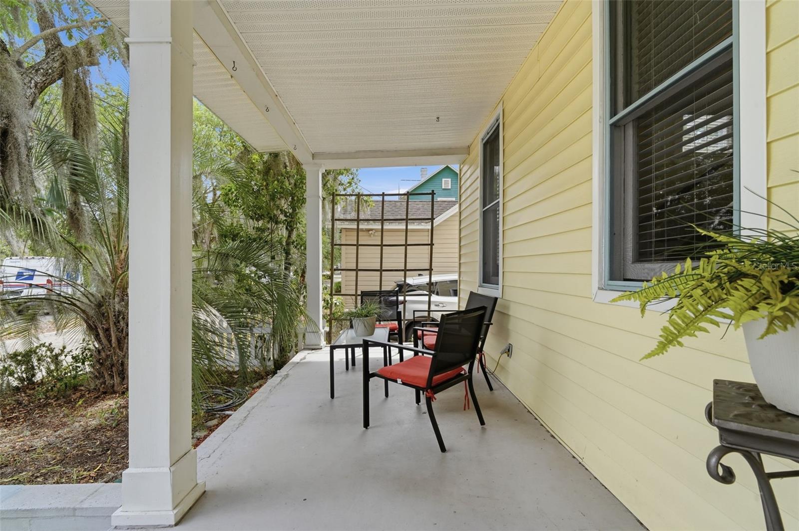 Image 4 of 44 For 318 Colonial Court