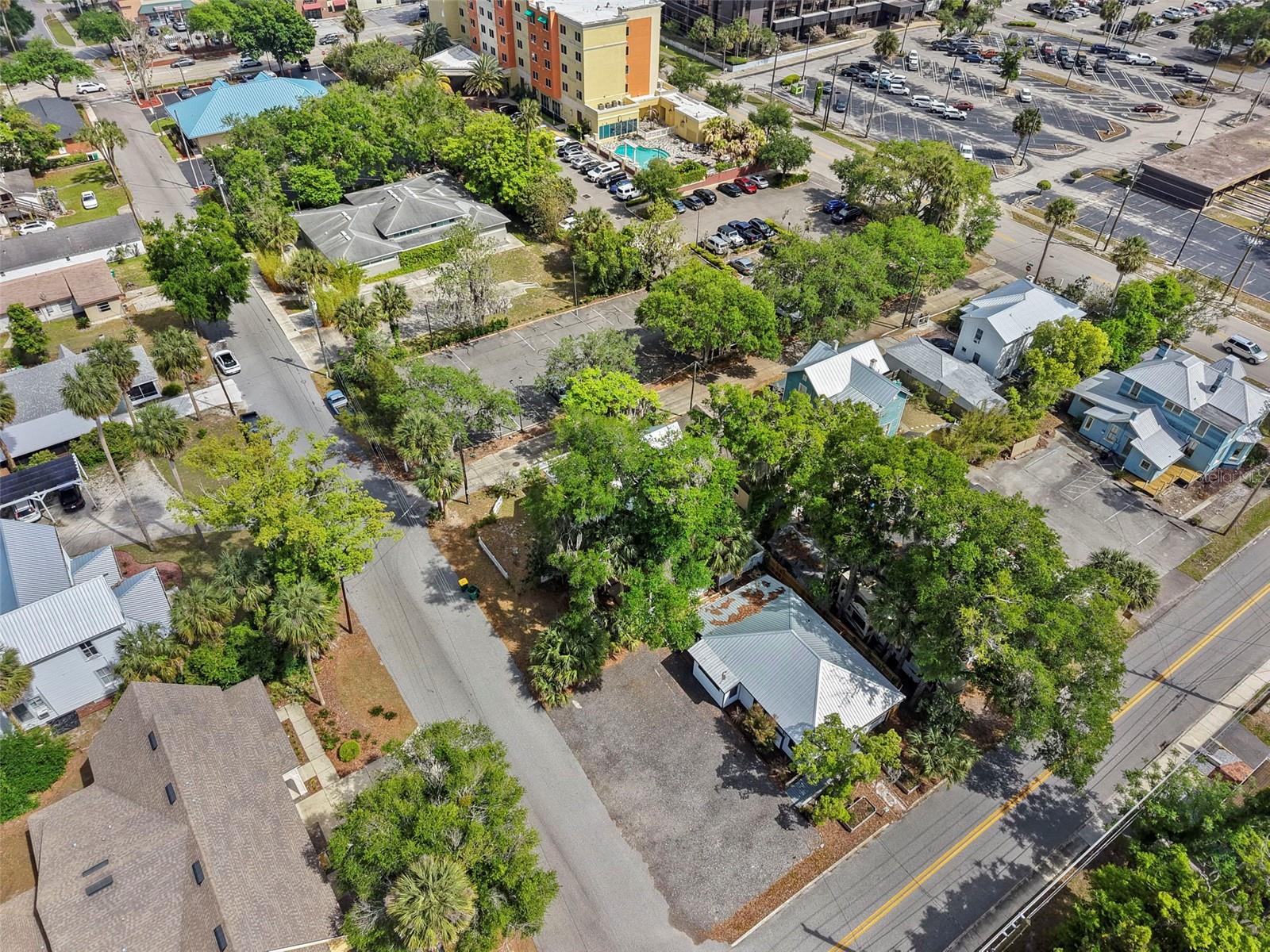 Image 40 of 44 For 318 Colonial Court