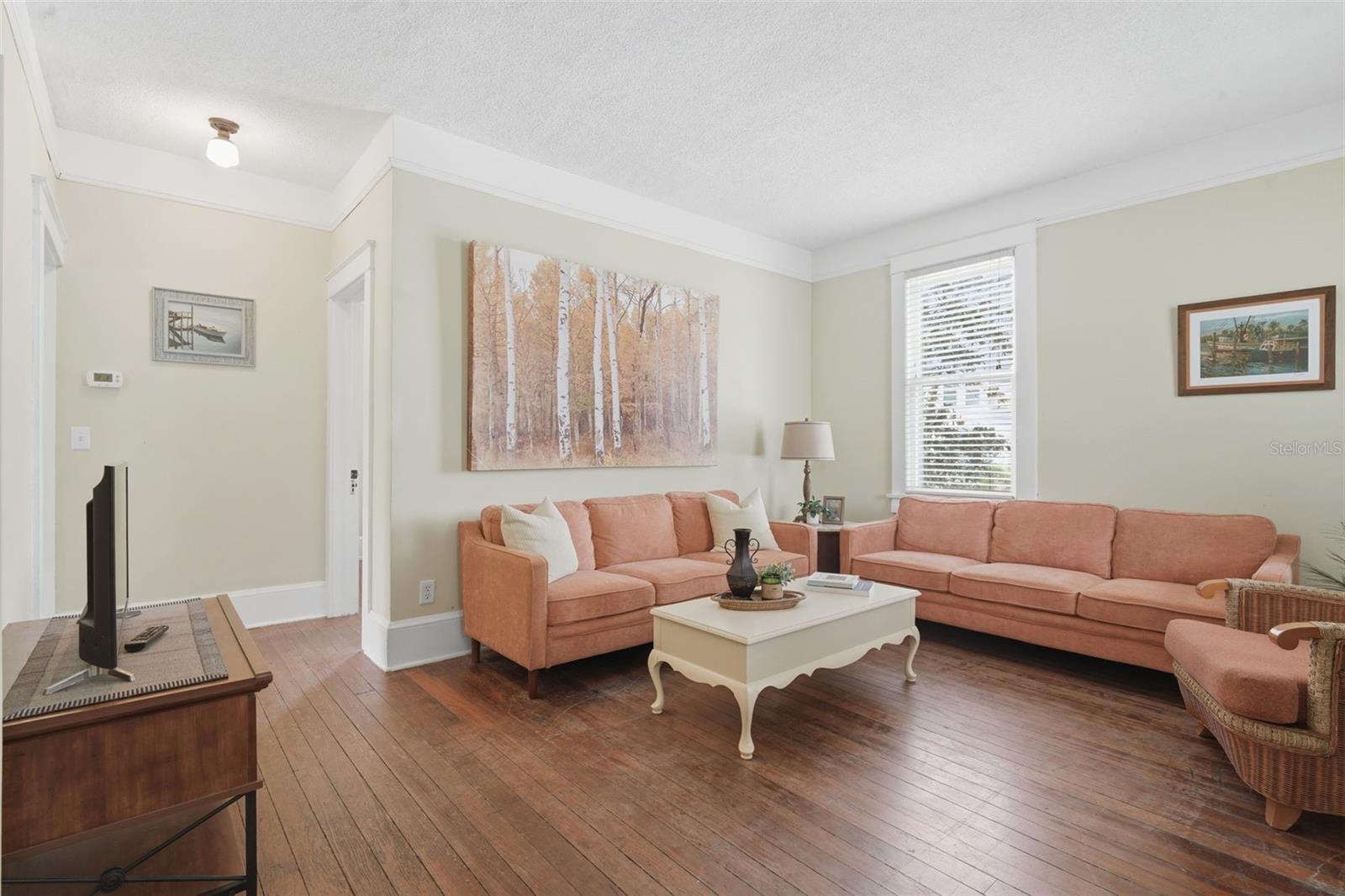 Image 5 of 44 For 318 Colonial Court