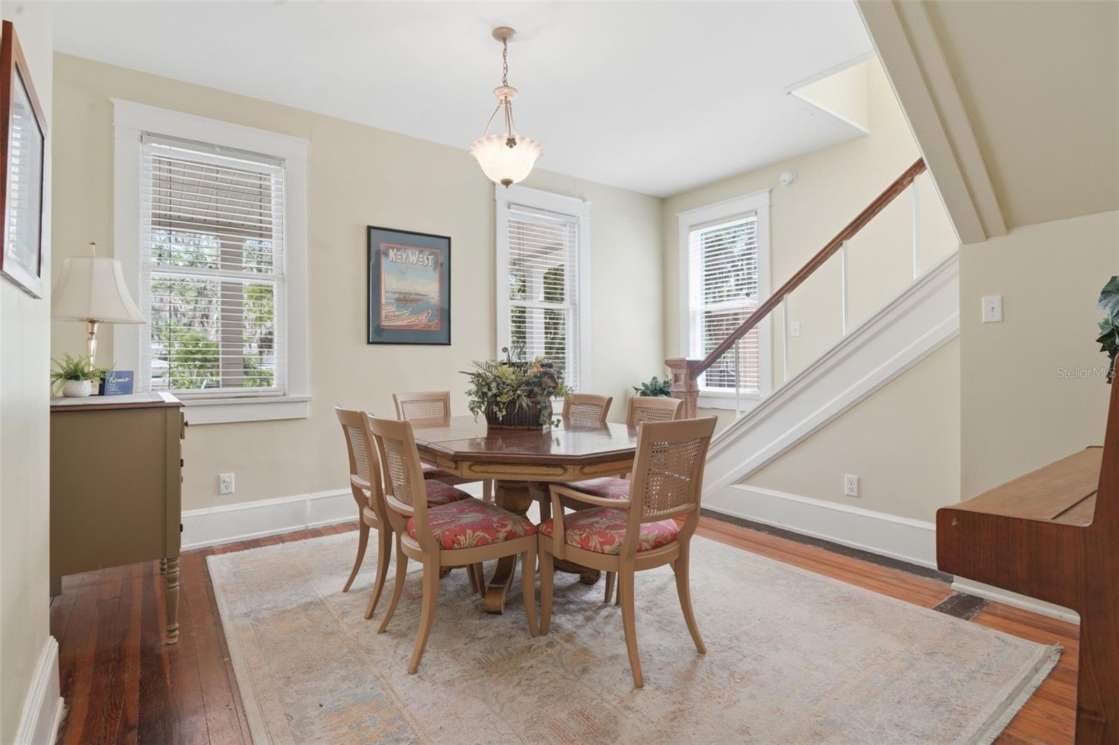 Image 9 of 44 For 318 Colonial Court