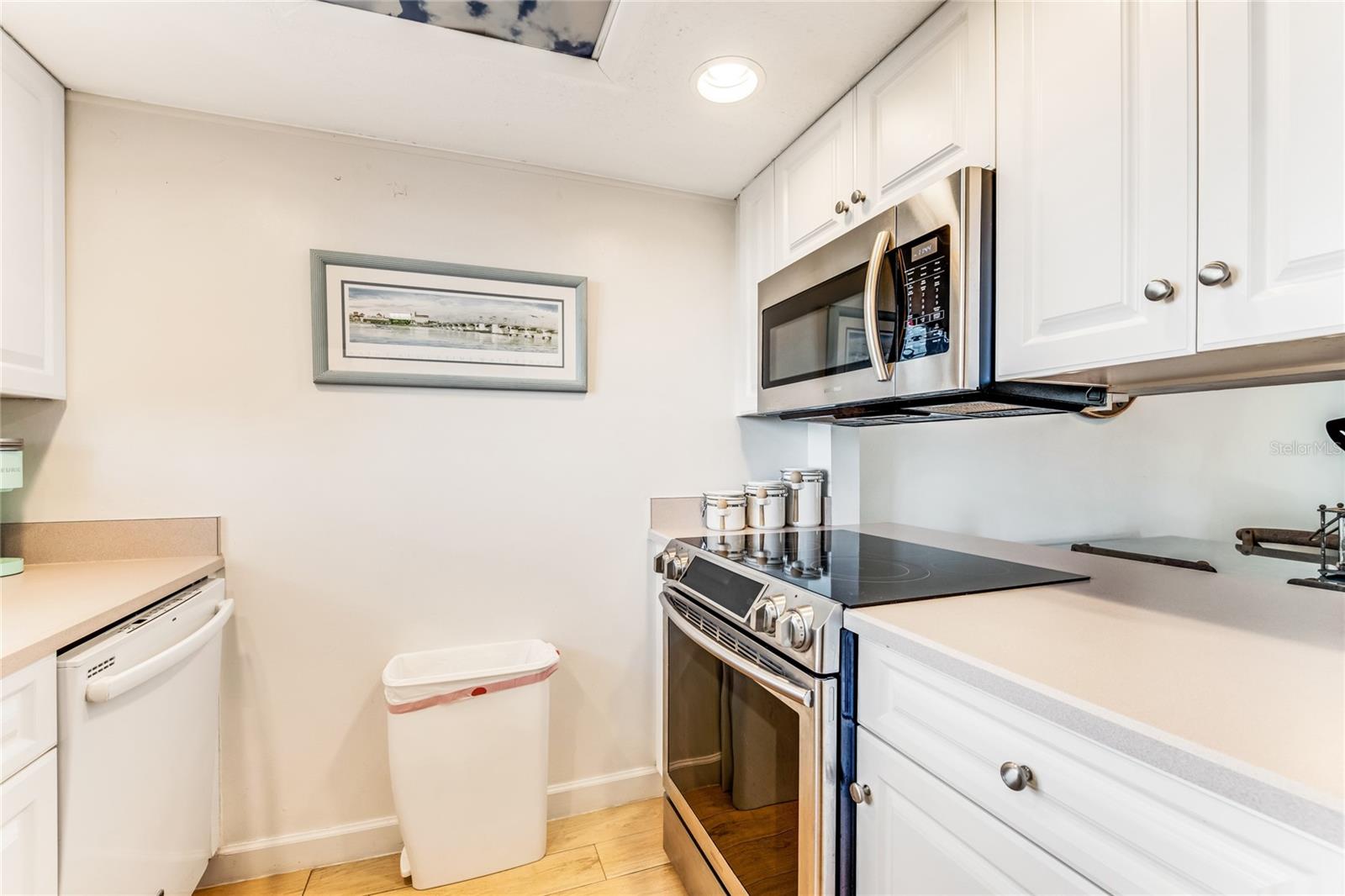 Image 5 of 26 For 935 Ocean Shore Boulevard 303