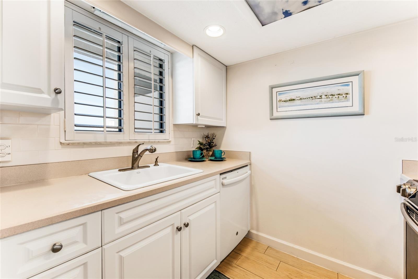 Image 6 of 26 For 935 Ocean Shore Boulevard 303