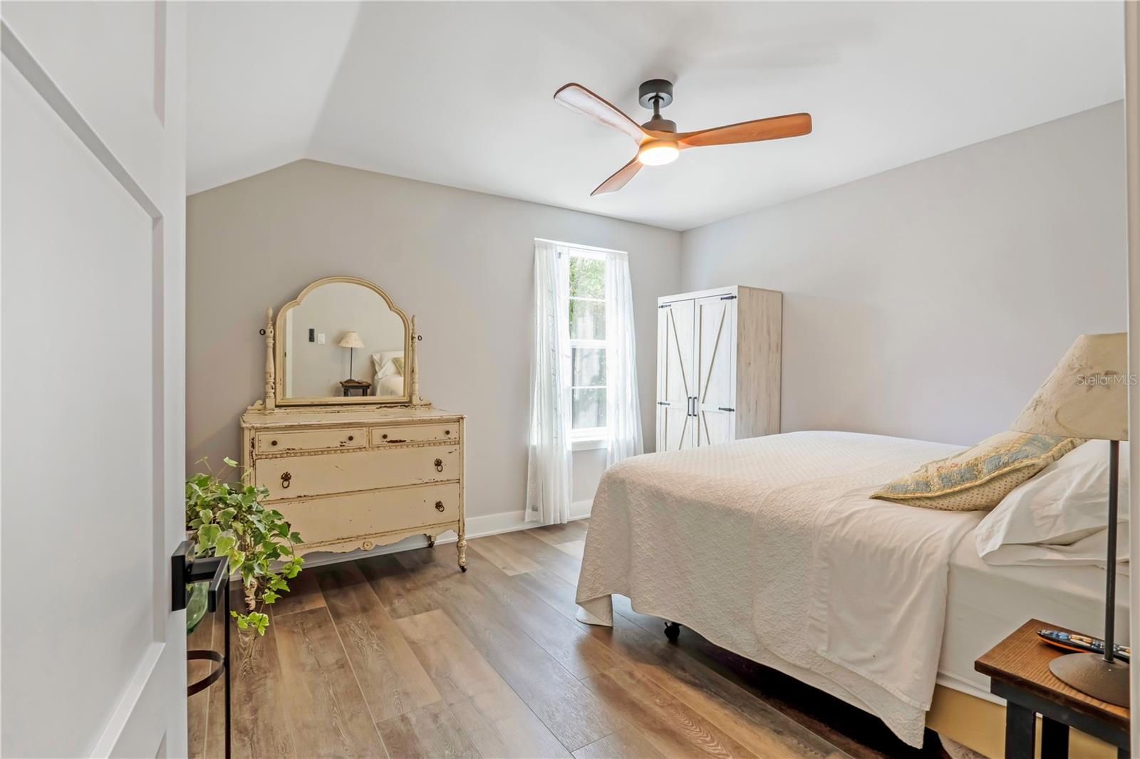 Image 43 of 66 For 805 Bay Tree Circle