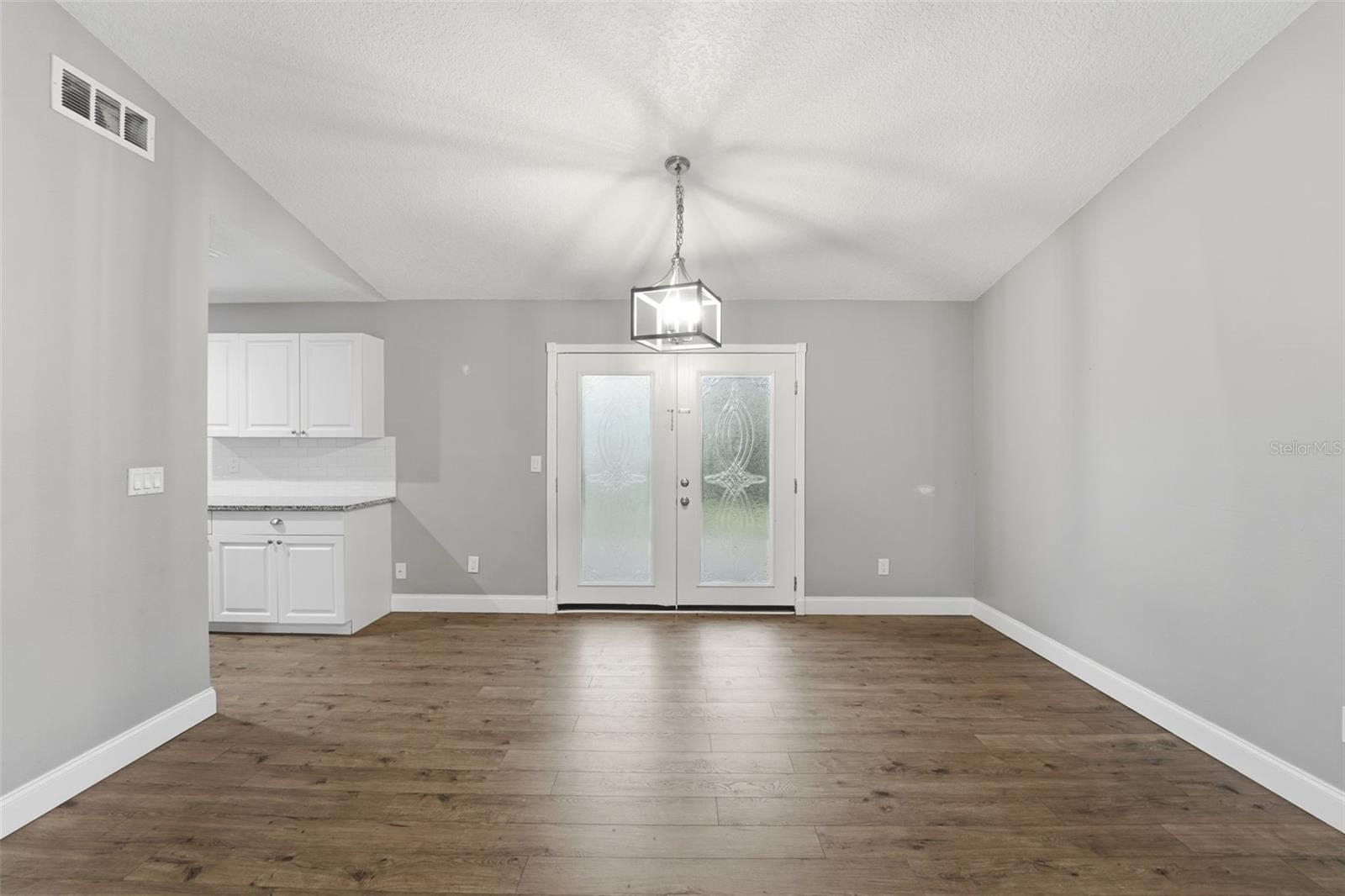 Image 14 of 39 For 3211 Yule Tree Drive