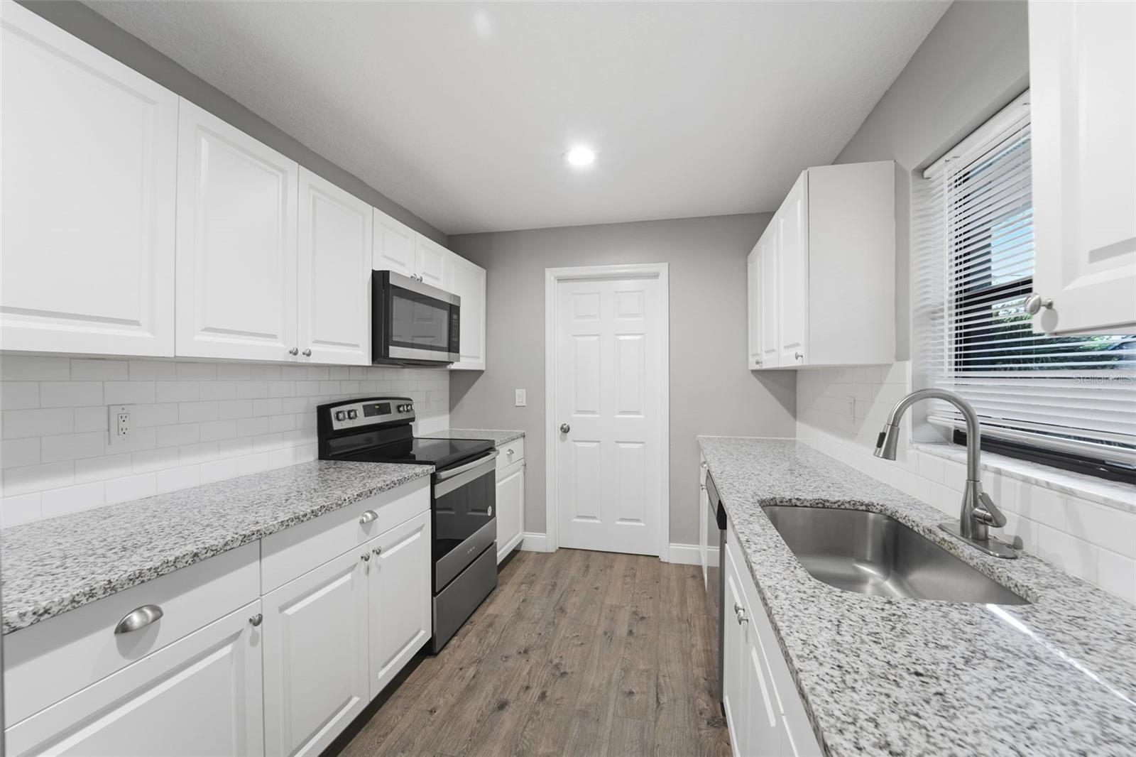 Image 18 of 39 For 3211 Yule Tree Drive