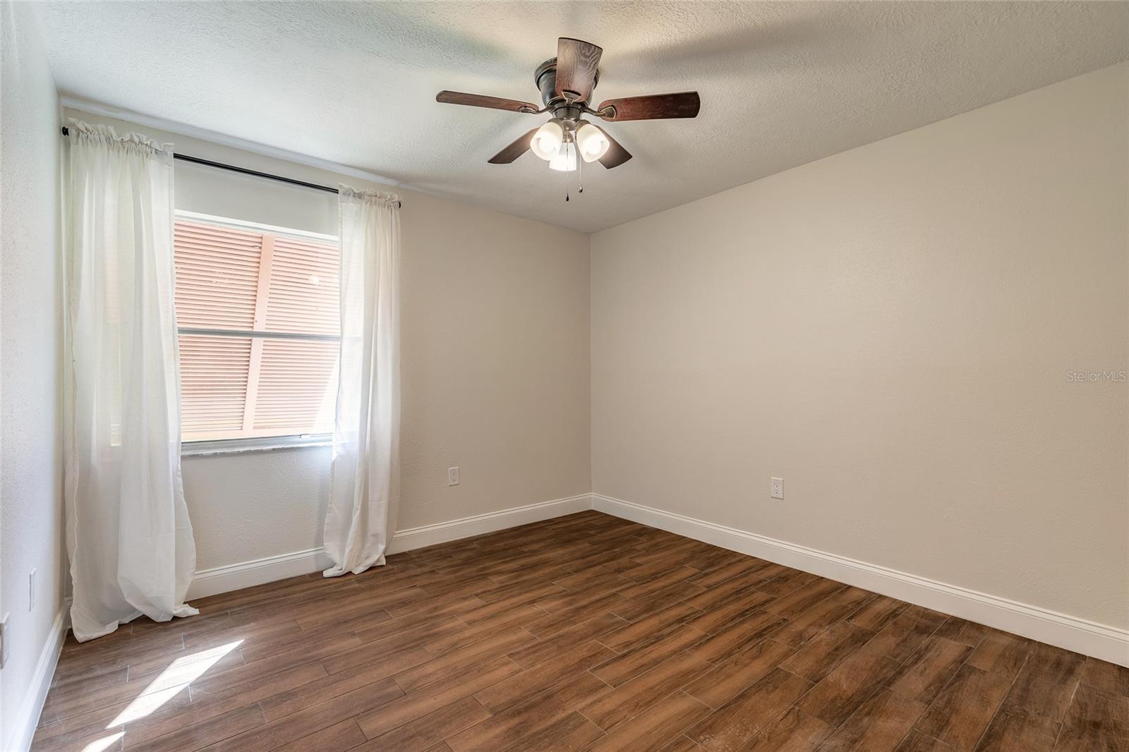 Image 18 of 43 For 150 Wax Myrtle Woods Court 2a