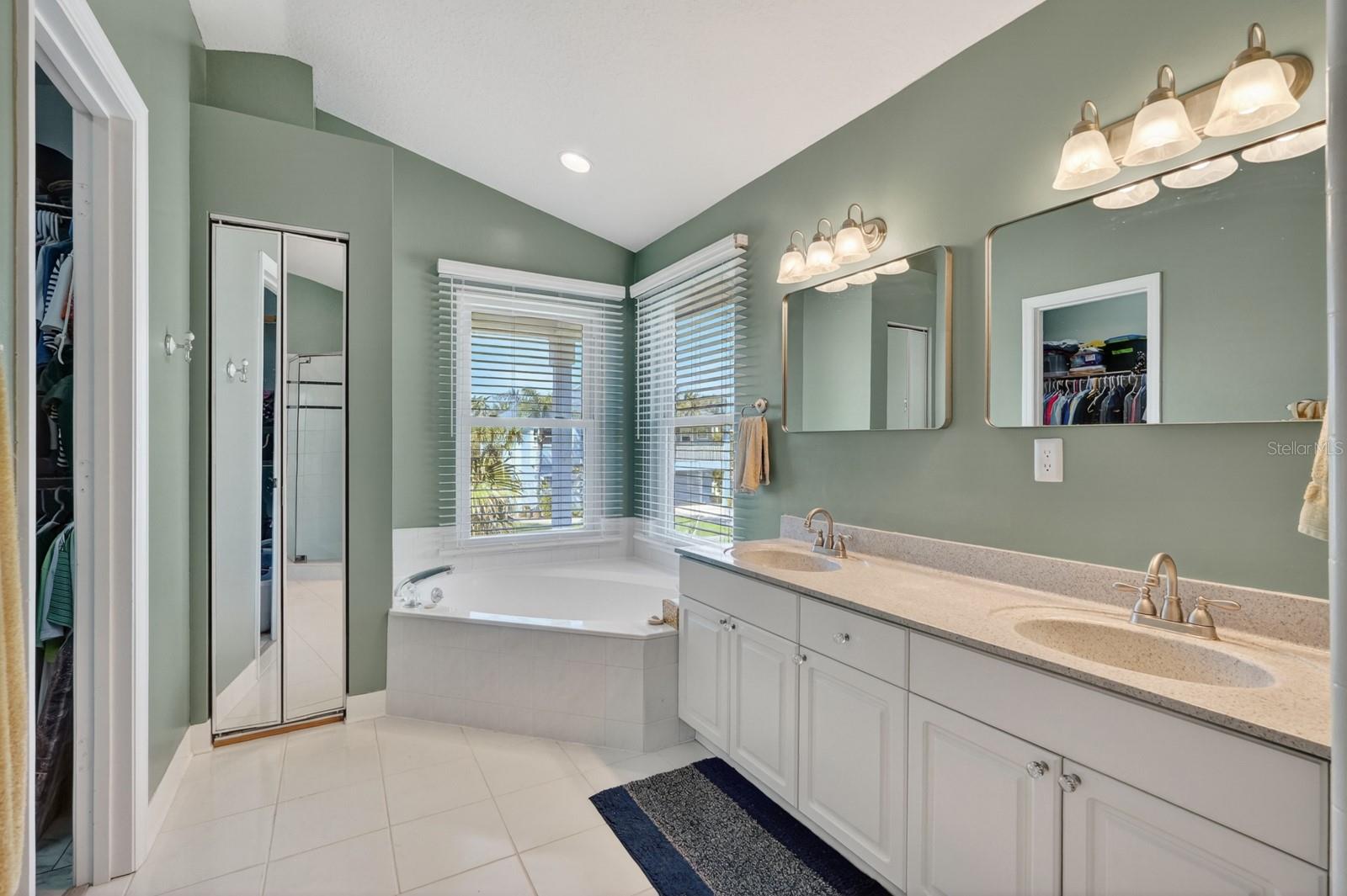 Image 28 of 59 For 49 Loggerhead Court