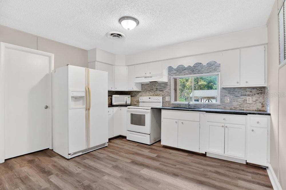 Image 46 of 57 For 5137 Mount Plymouth Road