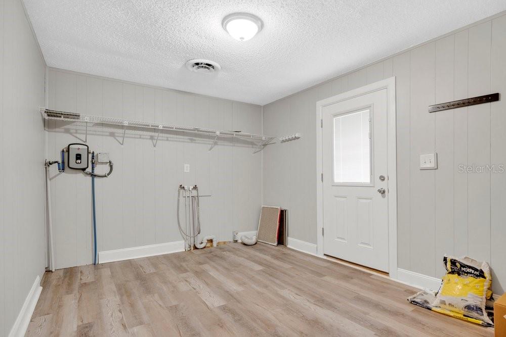 Image 47 of 57 For 5137 Mount Plymouth Road