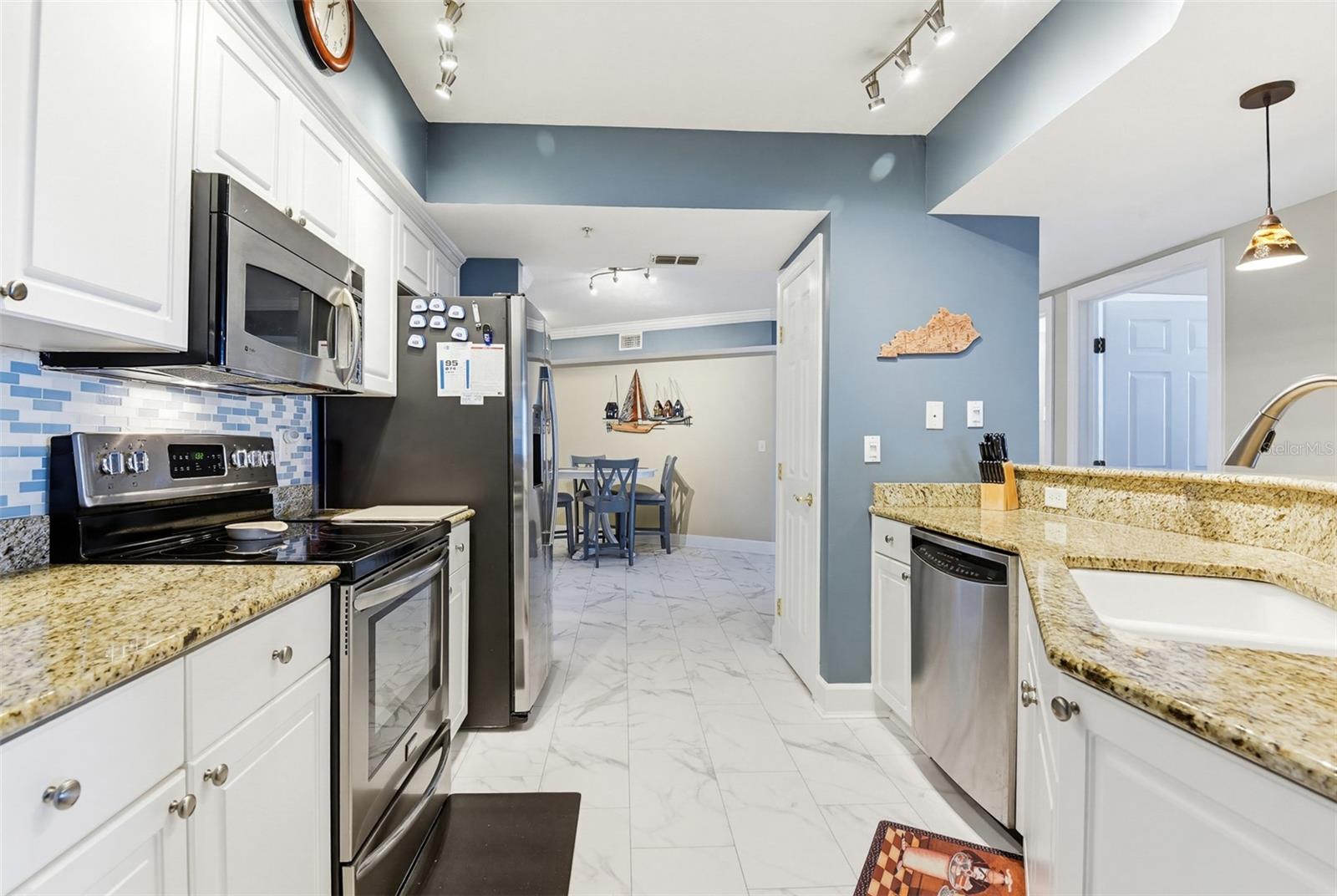 Image 14 of 56 For 2055 Atlantic Avenue 703