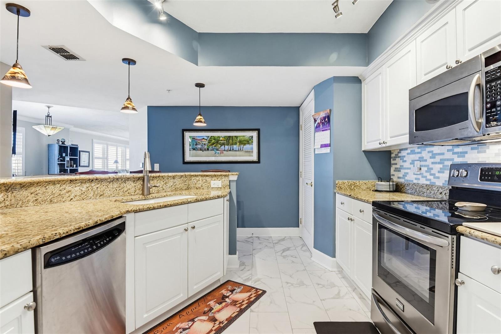 Image 15 of 56 For 2055 Atlantic Avenue 703