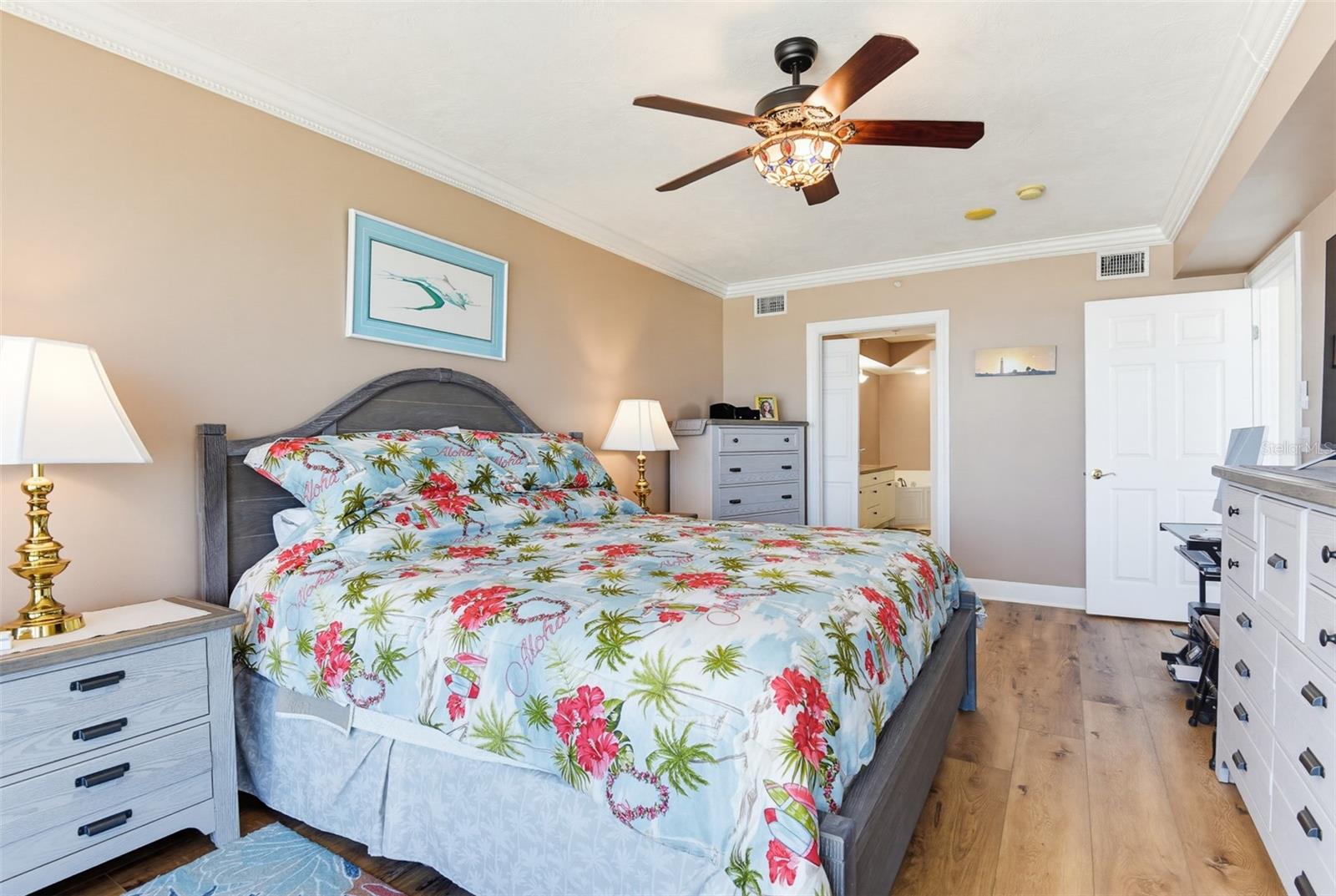 Image 22 of 56 For 2055 Atlantic Avenue 703