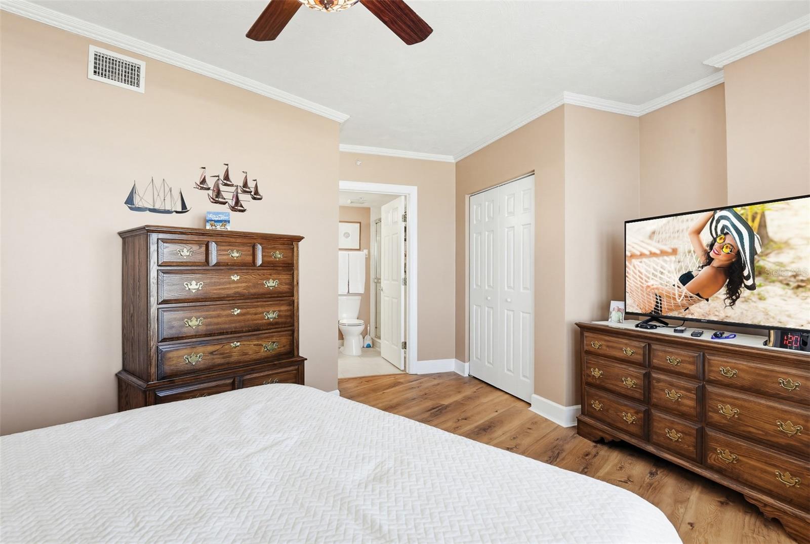 Image 32 of 56 For 2055 Atlantic Avenue 703