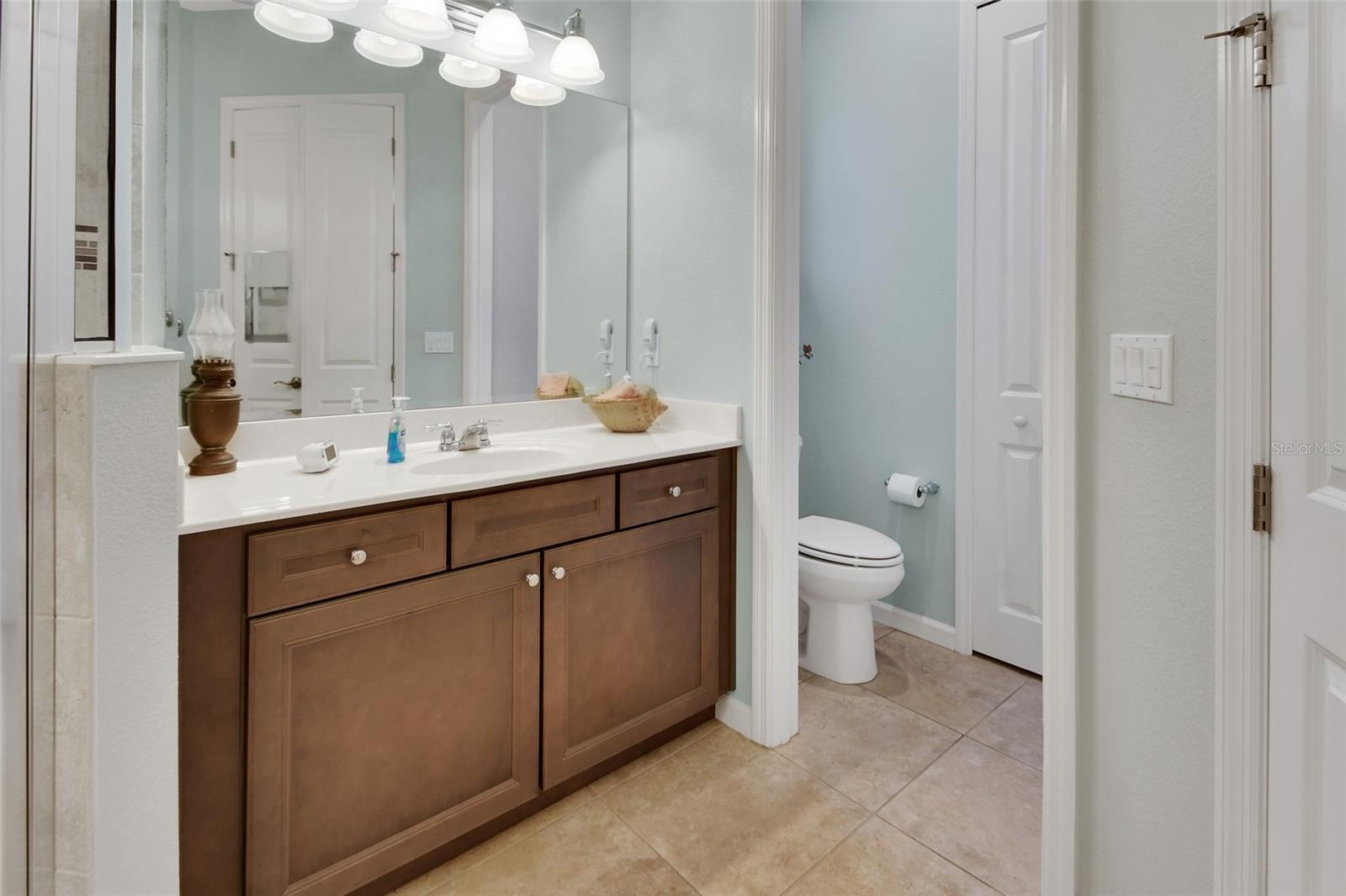 Image 21 of 49 For 412 Tisbury Court