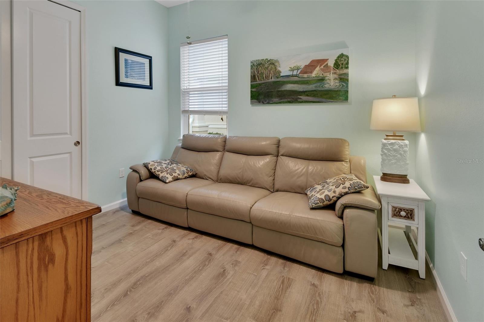 Image 22 of 49 For 412 Tisbury Court