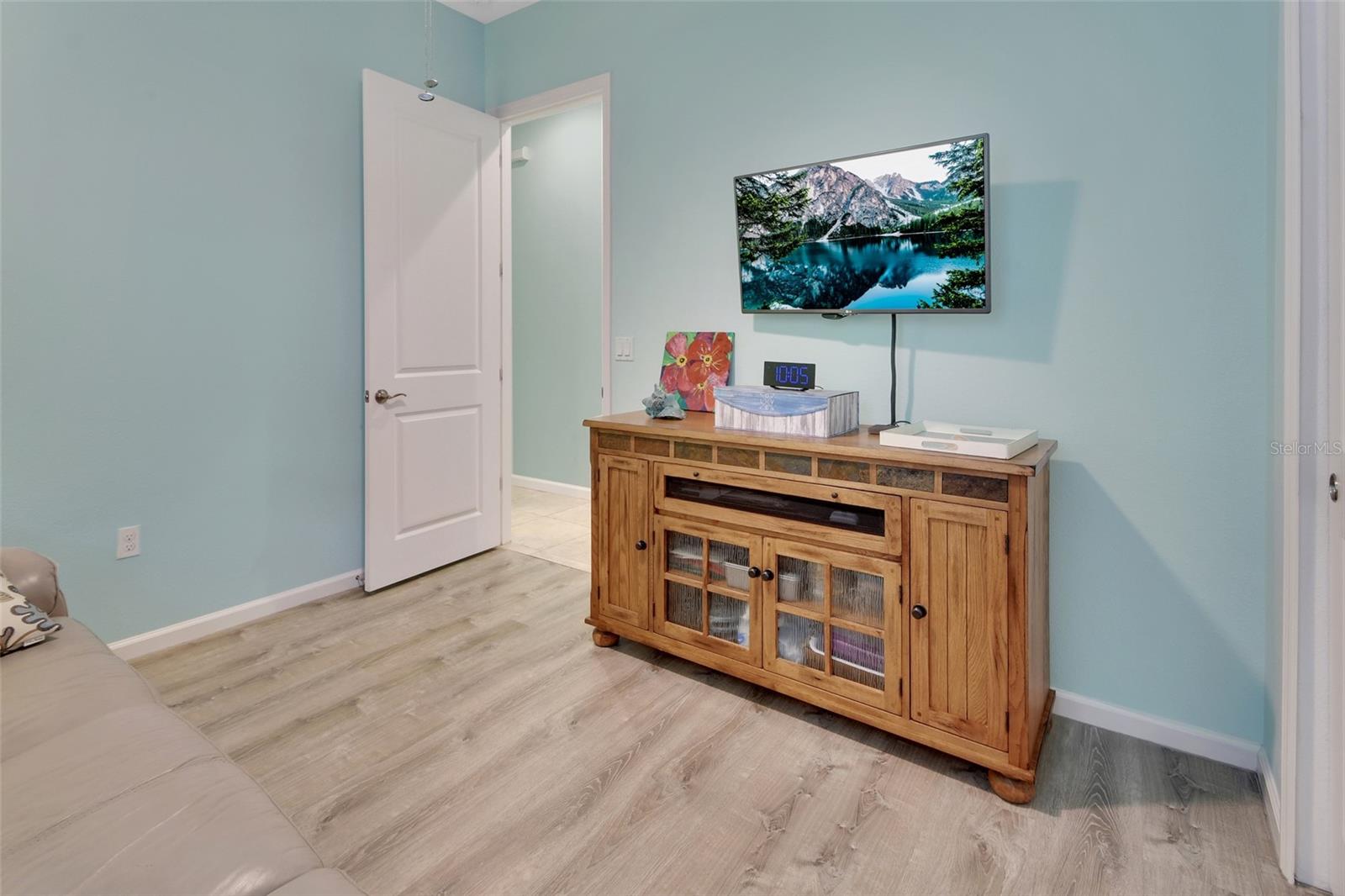 Image 23 of 49 For 412 Tisbury Court