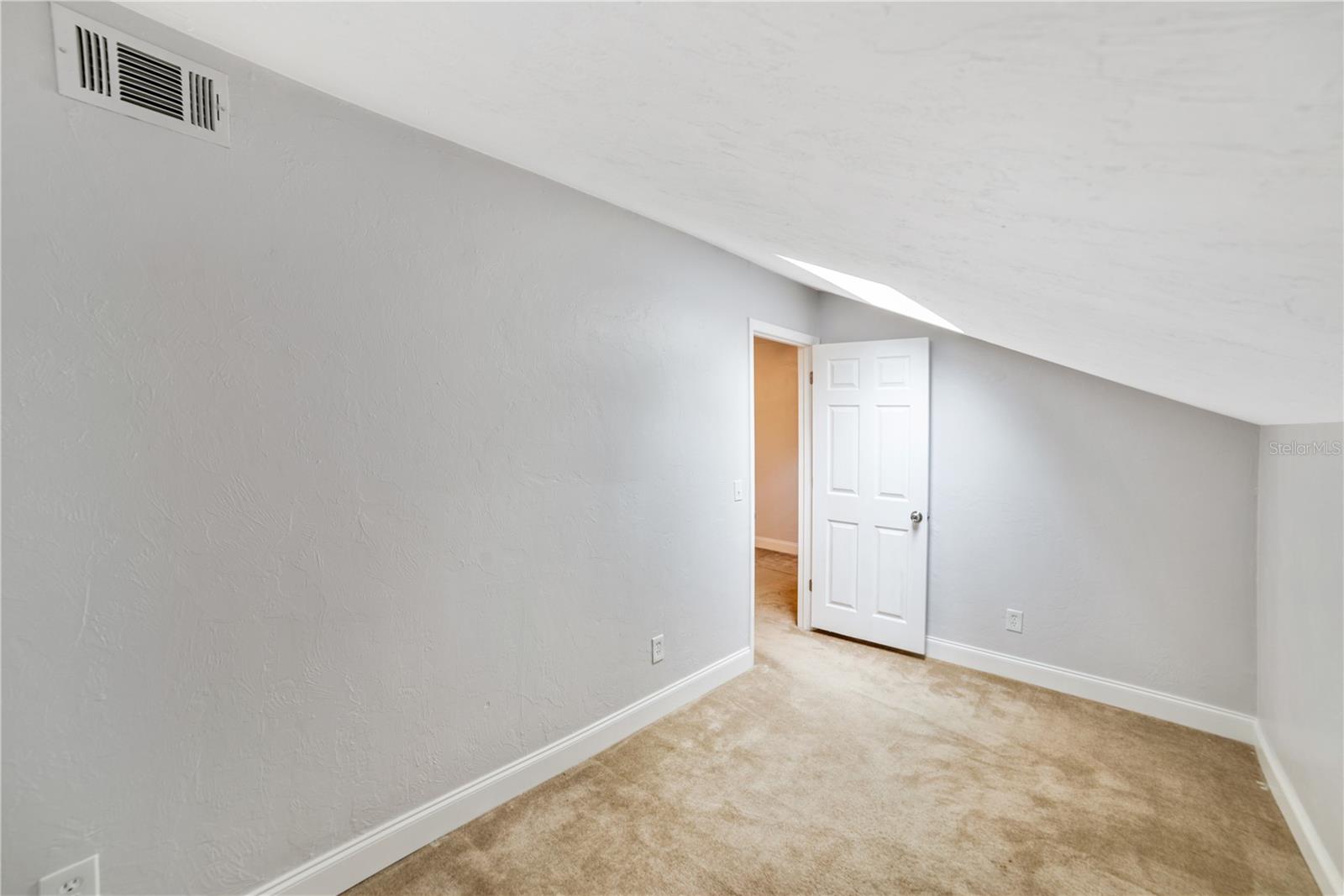 Image 6 of 31 For 4307 70th Terrace