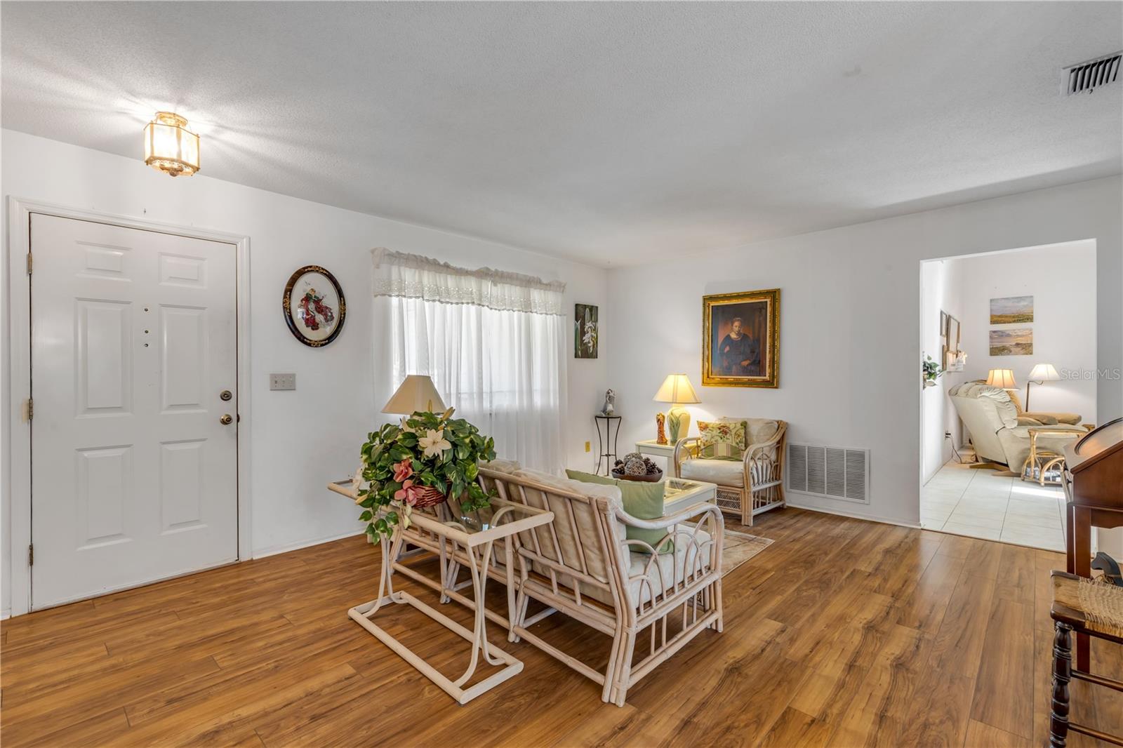 Image 6 of 52 For 1226 Justice Street