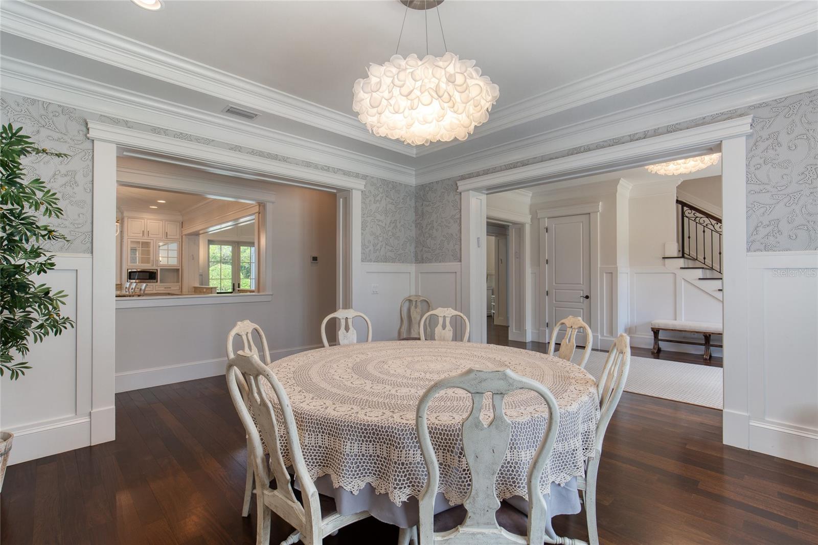 Listing photo id 10 for 230 Parrulli Drive