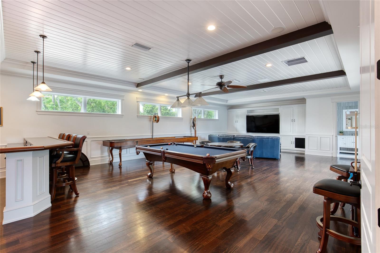 Listing photo id 29 for 230 Parrulli Drive