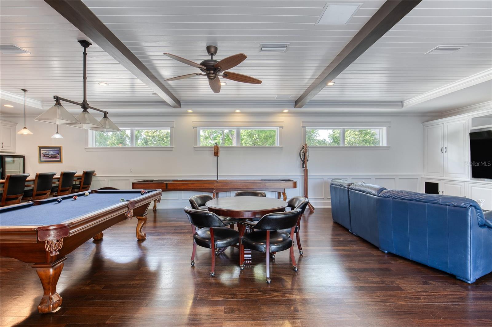 Listing photo id 33 for 230 Parrulli Drive