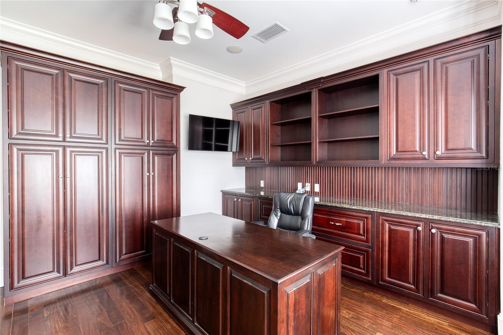 Listing photo id 38 for 230 Parrulli Drive