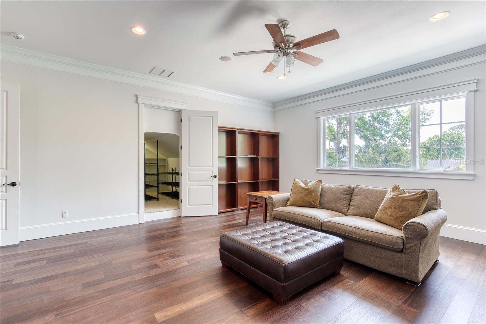 Listing photo id 78 for 230 Parrulli Drive