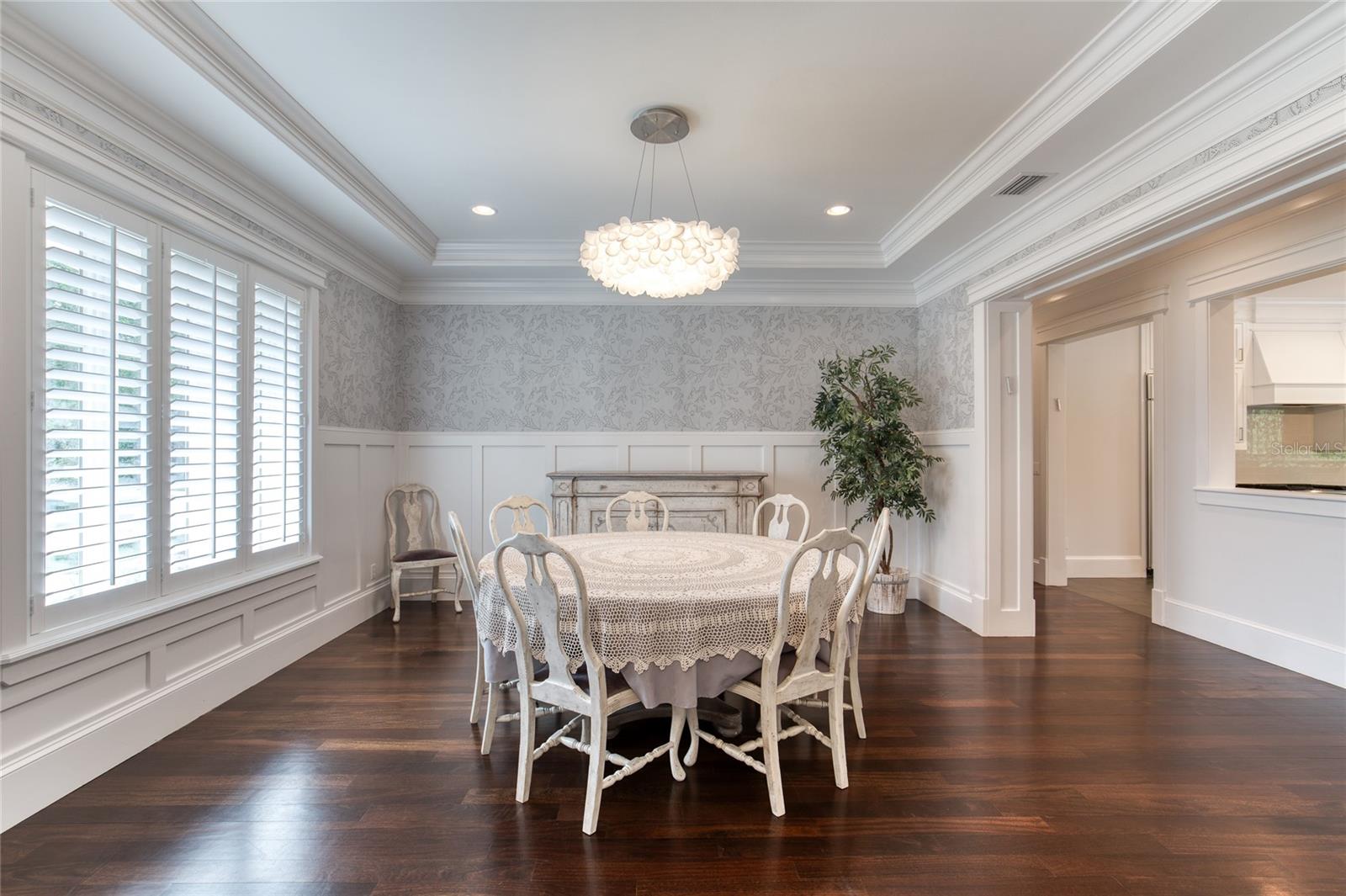 Listing photo id 7 for 230 Parrulli Drive