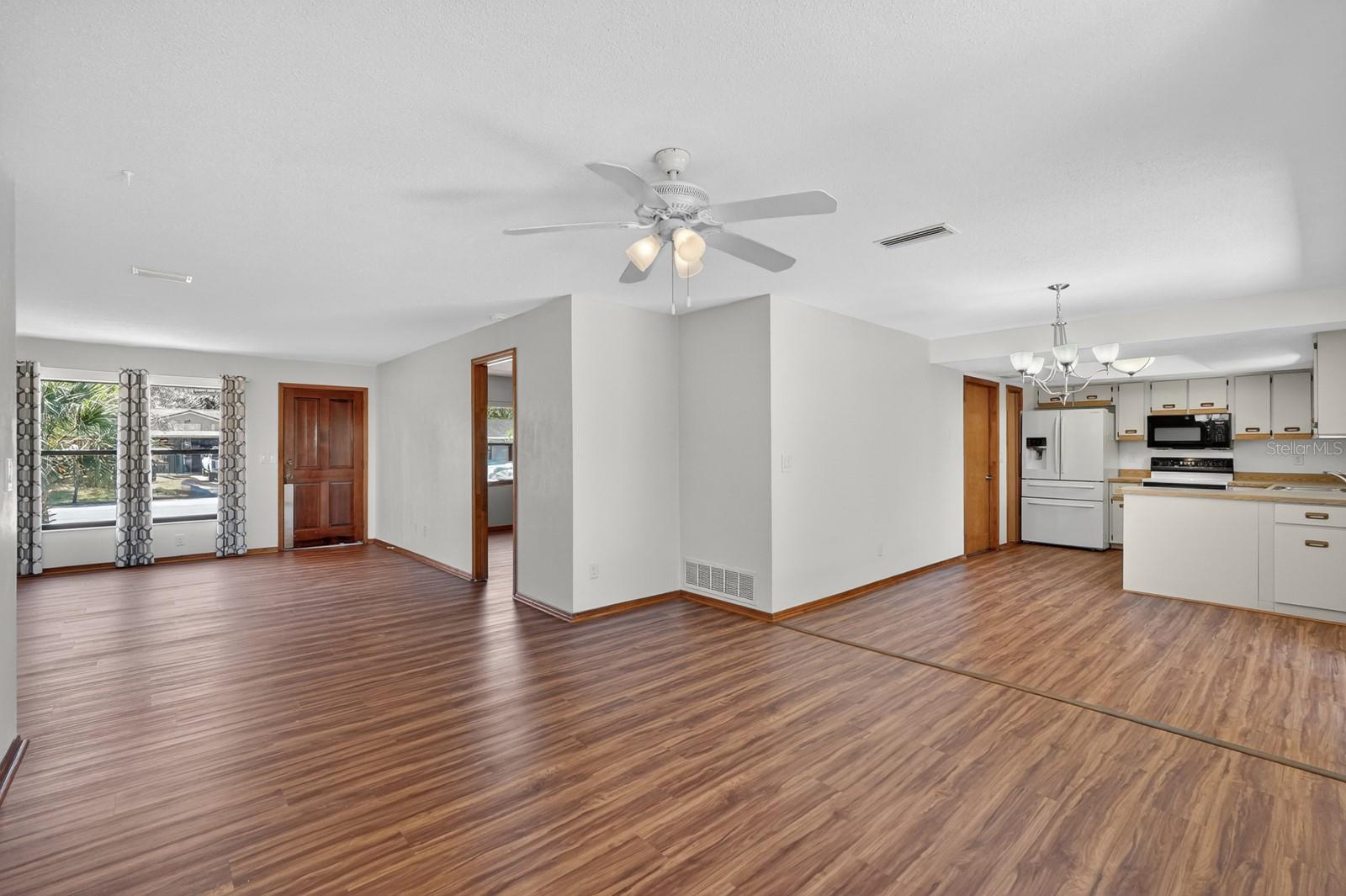 Image 11 of 48 For 1117 Viking Drive